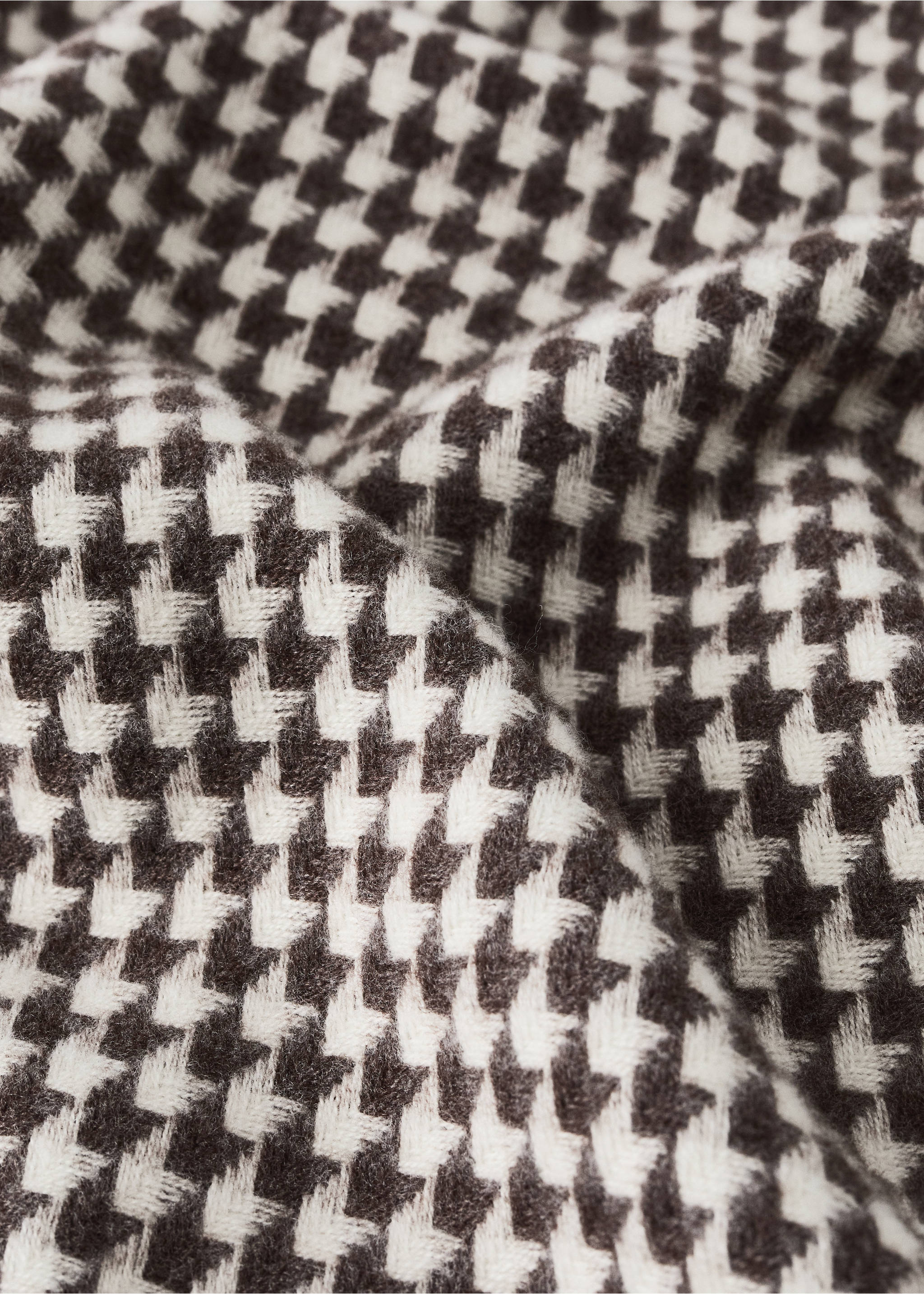 Wool blanket with fringe detail - Details of the article 1, Brown. Ref: 37072550-00.