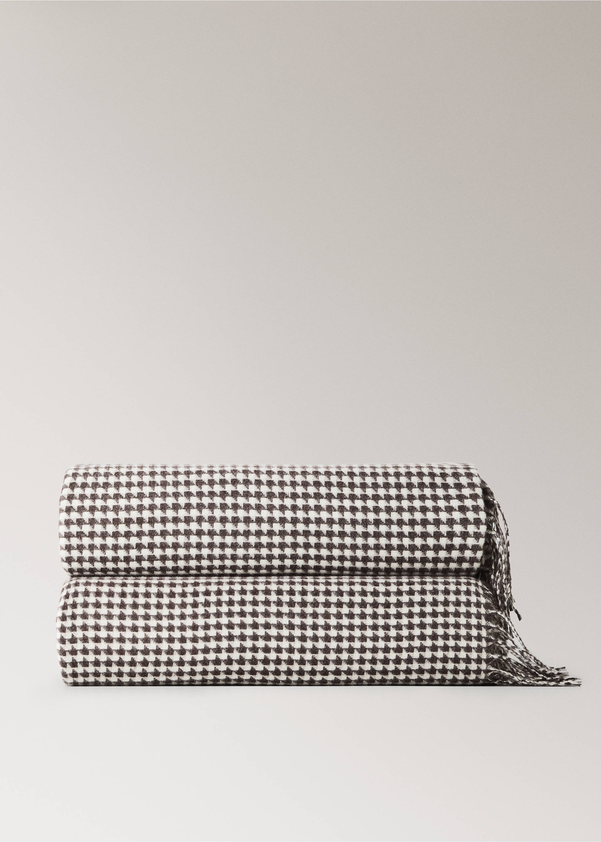 Wool blanket with fringe detail - Article without model, Brown. Ref: 37072550-00.