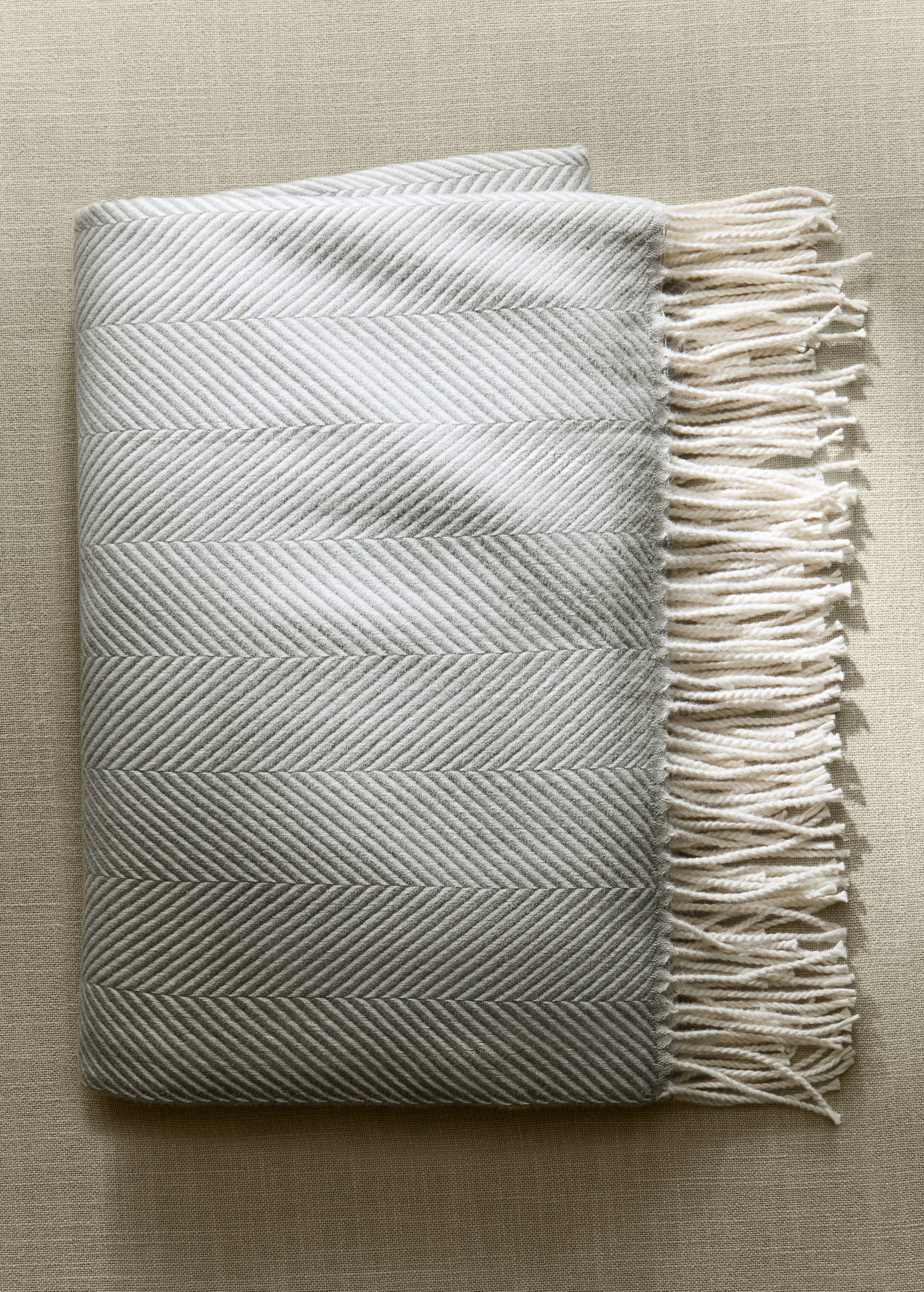 Wool blanket with fringe detail - General plane