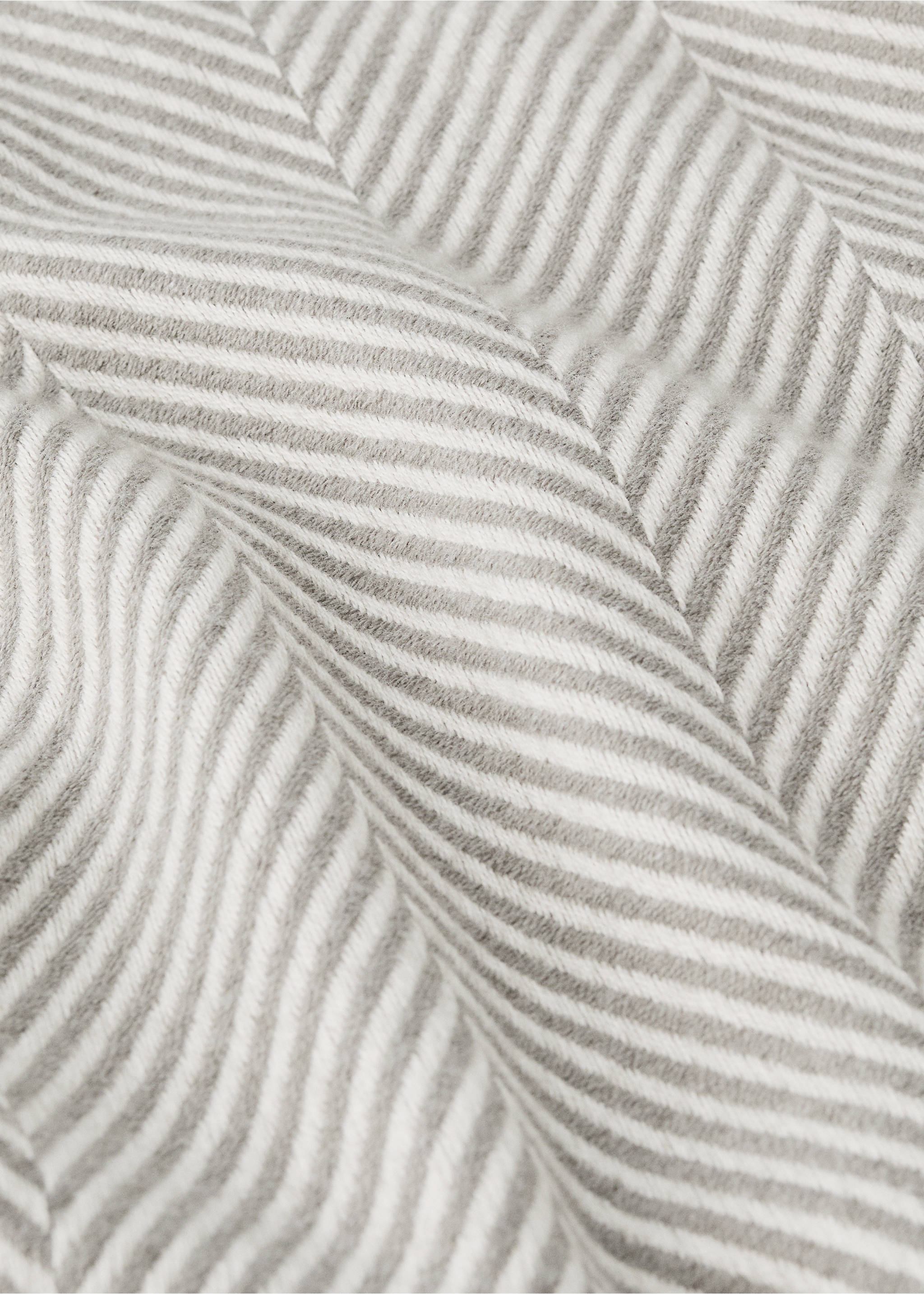 Wool blanket with fringe detail - Details of the article 1, Grey. Ref: 37072550-00.