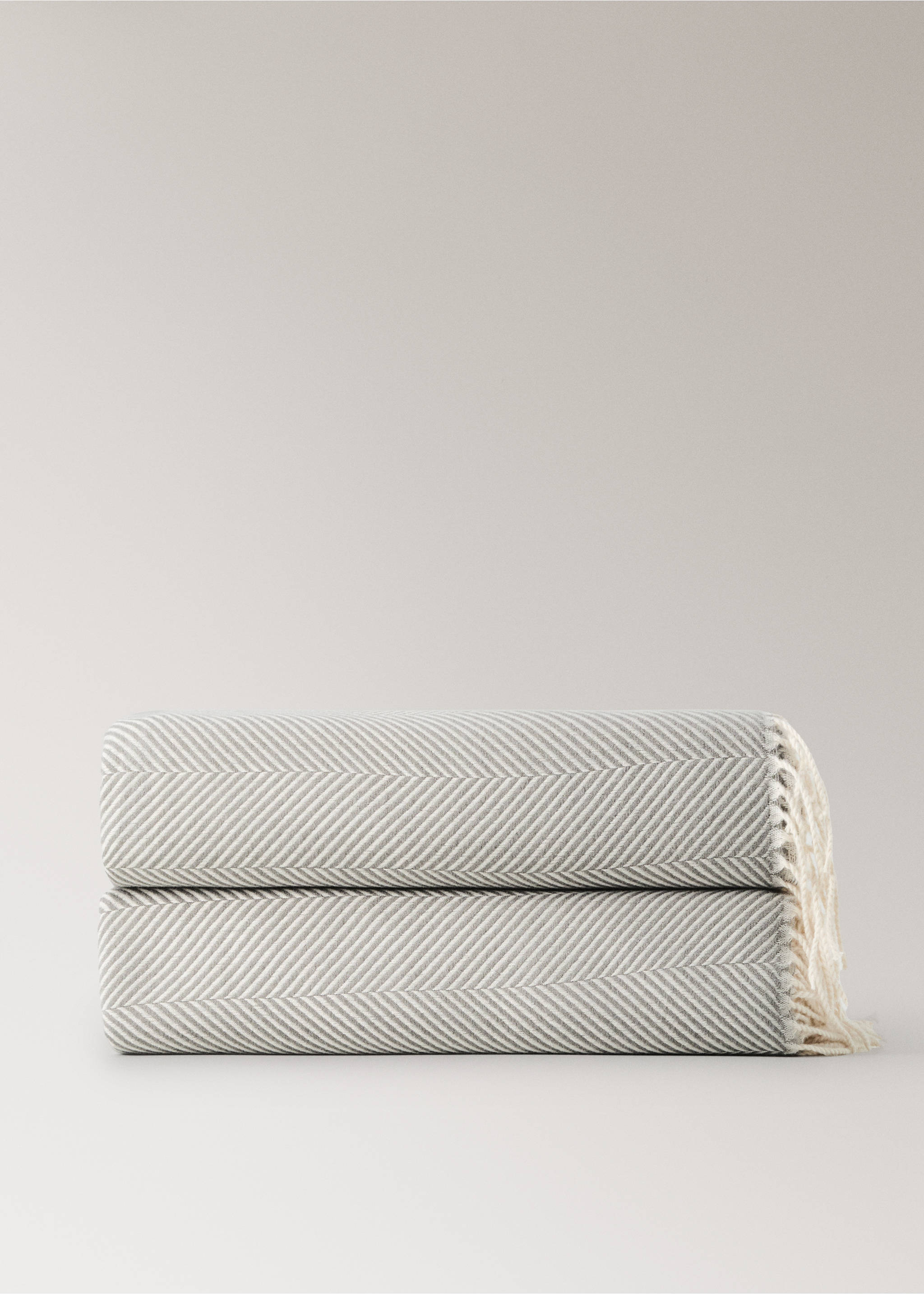 Wool blanket with fringe detail - Article without model, Grey. Ref: 37072550-00.
