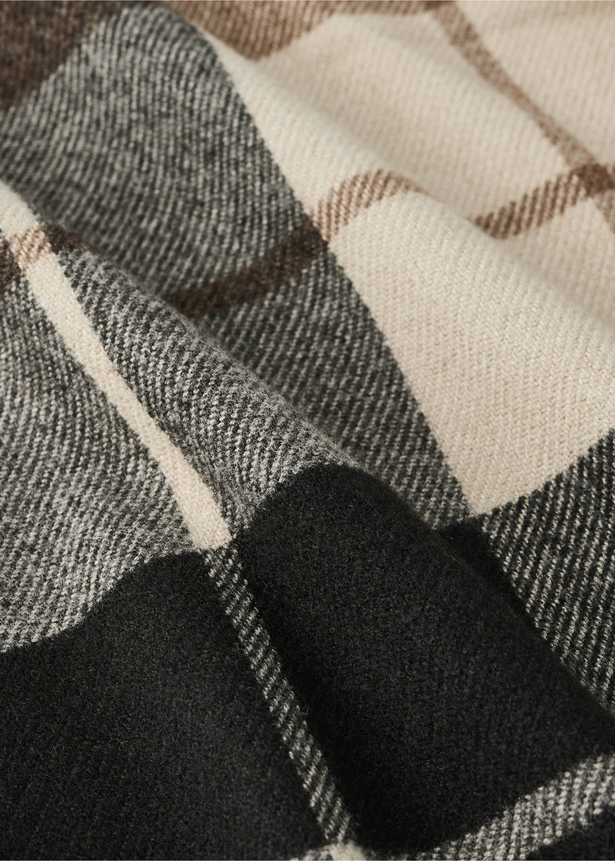 Wool blanket with fringe detail - Details of the article 1, Light/Pastel Brown. Ref: 37072550-00.