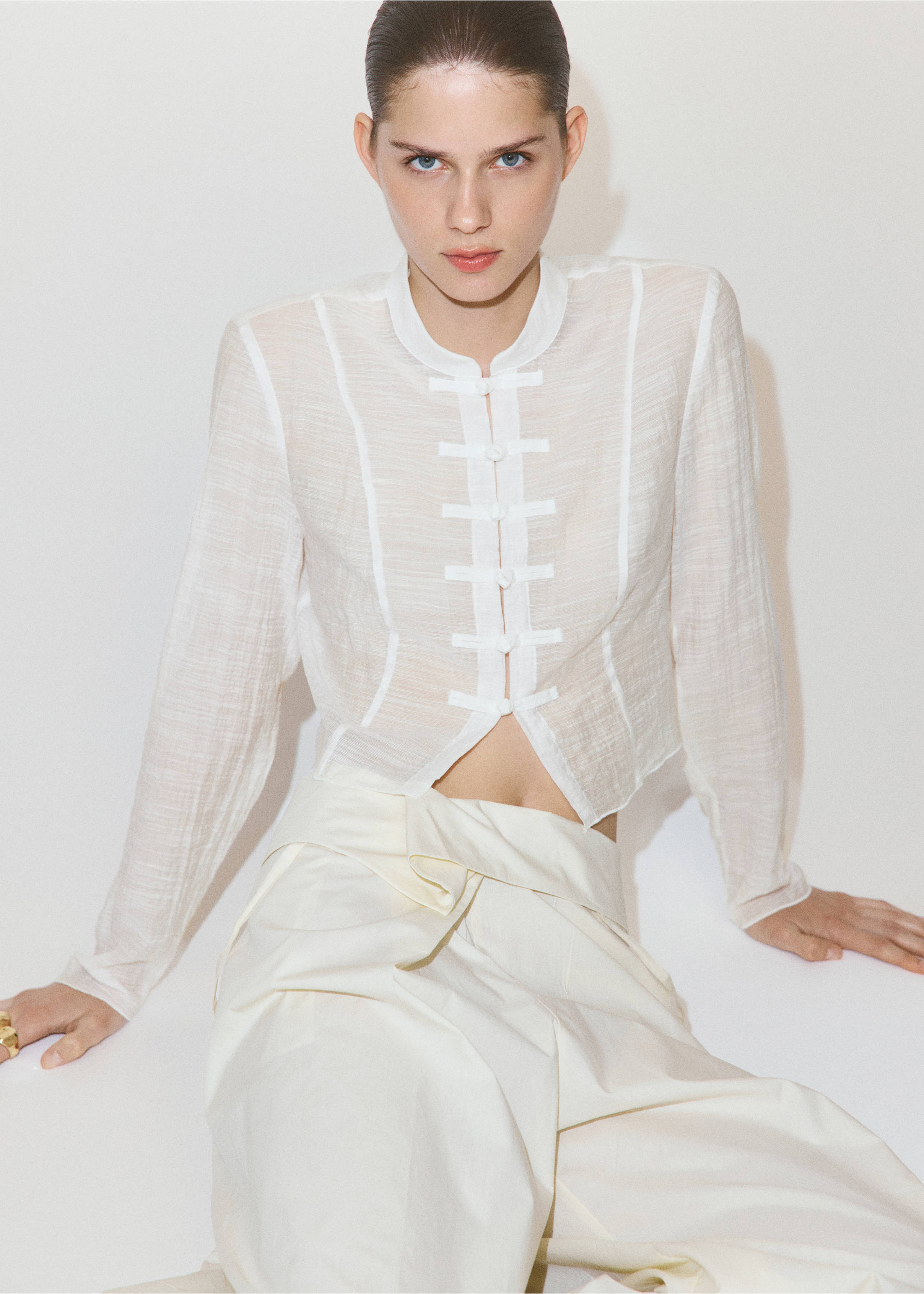 Blouse mandarin - Details of the article 1, Off White. Ref: 37072551-00.