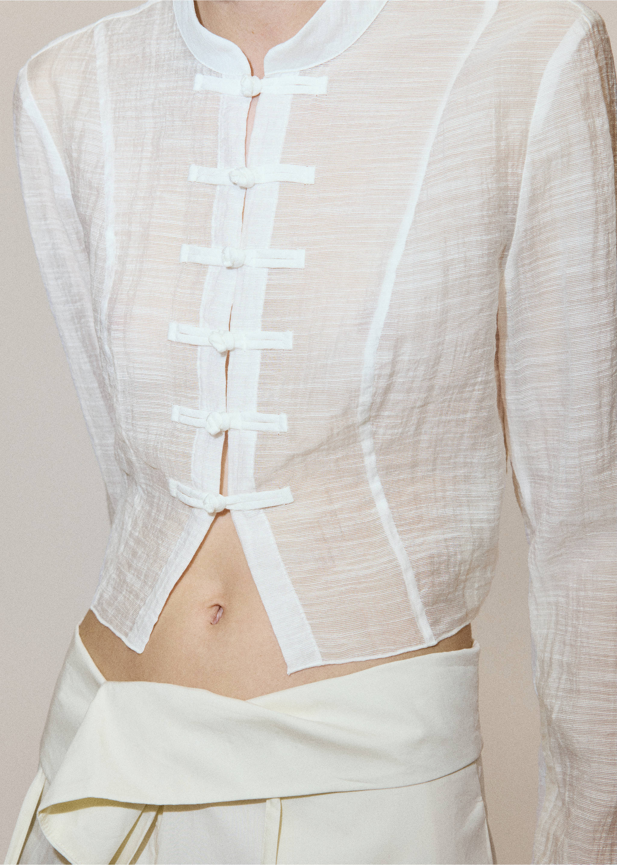 Blouse mandarin - Details of the article 3, Off White. Ref: 37072551-00.