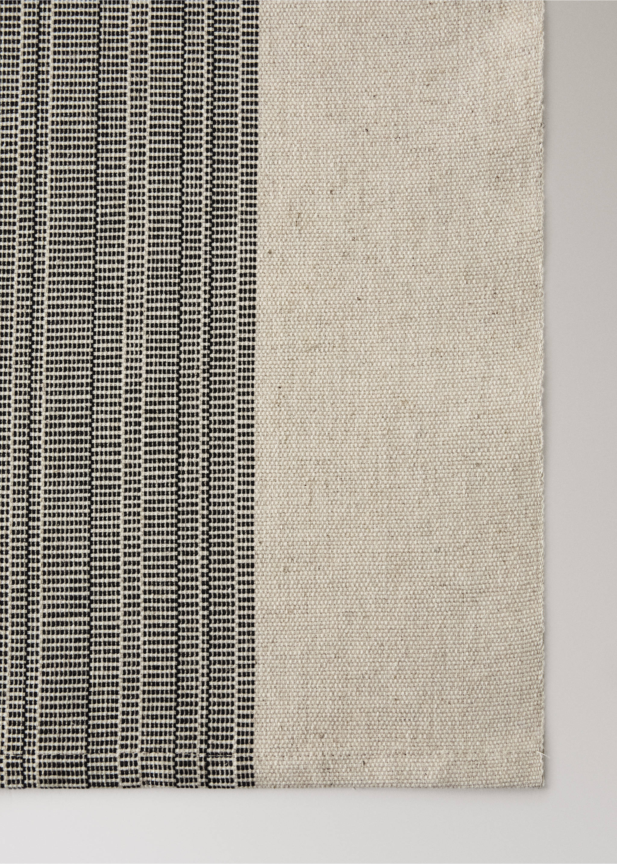 Pamuklu ve keten runner örtü 50x160 cm - Ürün detayı 2, Ekrü. Ref: 37072552-00.