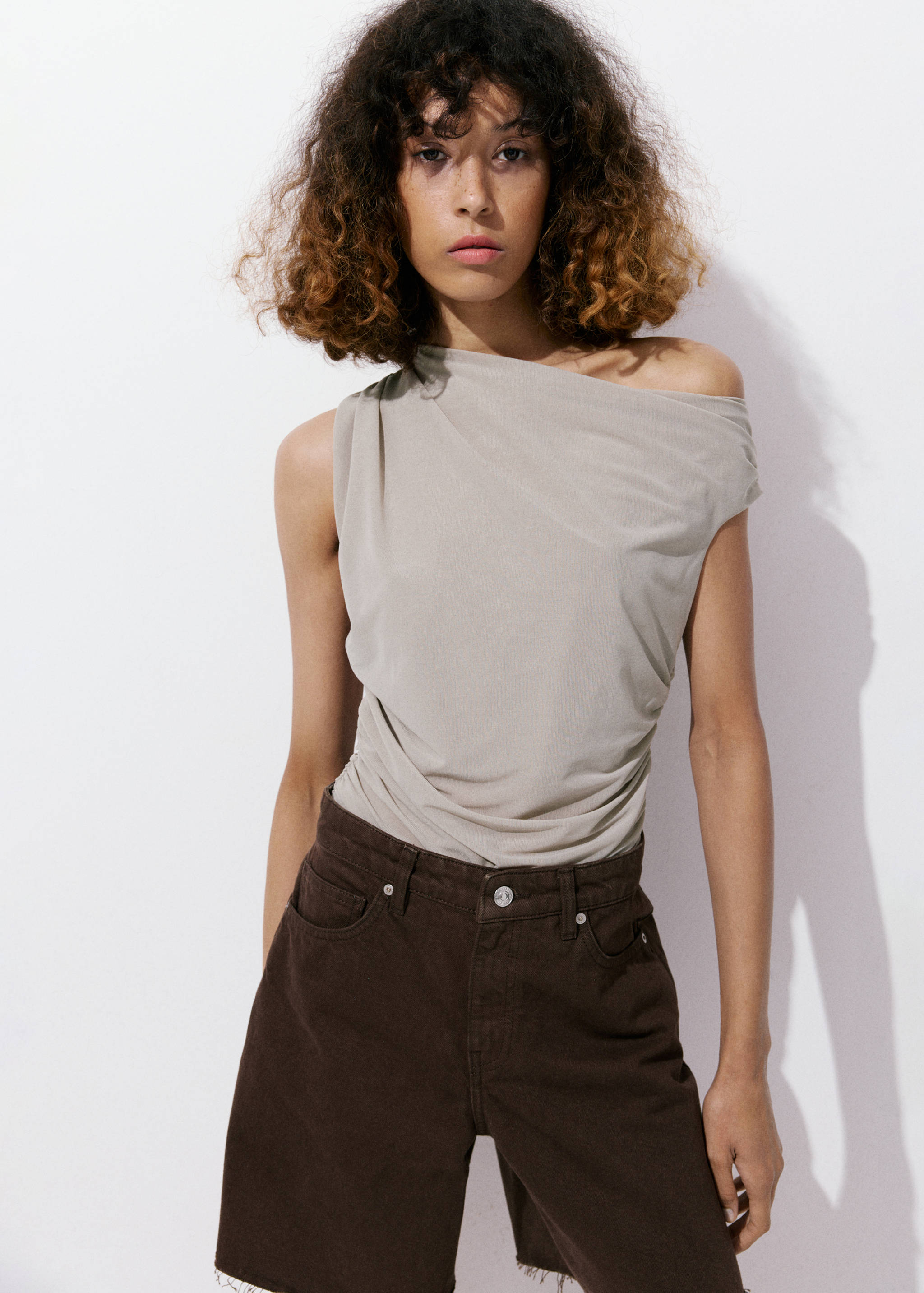 Asymmetrical draped top - Details of the article 1