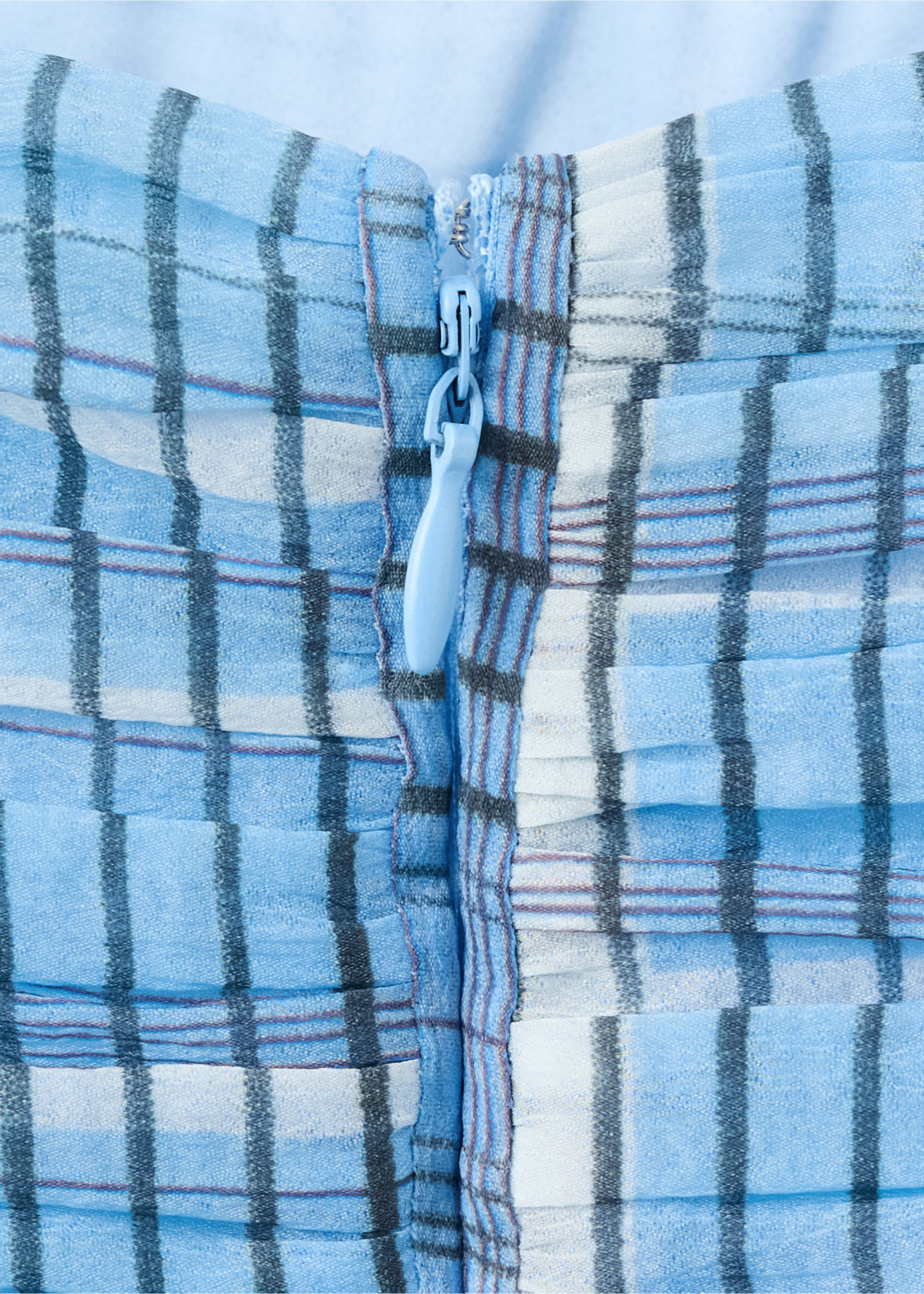 Gerafftes Kleid mit Karos - Detail des Artikels 0, Blau. Ref: 37072891-00.