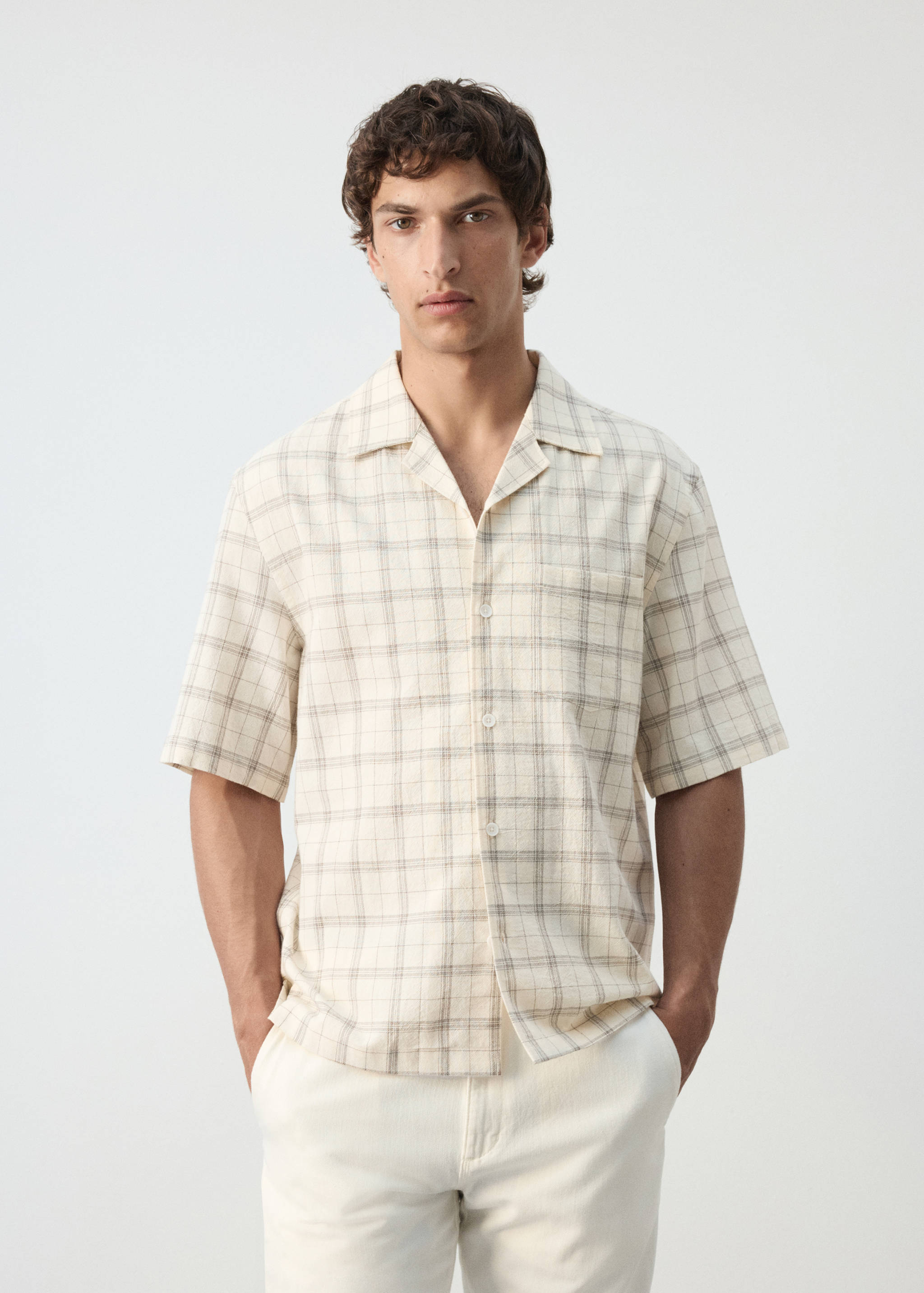 Chemise en coton à carreaux col bowling - Plan moyen