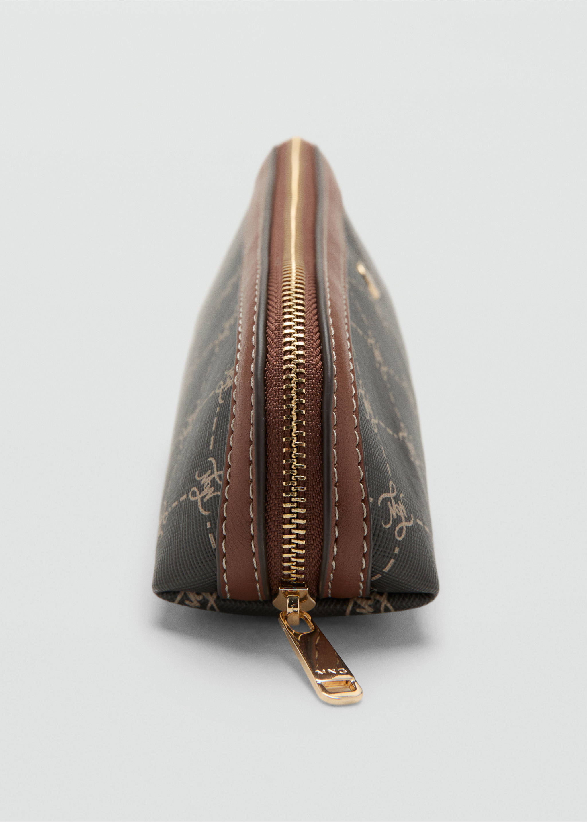 Zip case with printed logo - Details of the article 1, Brown. Ref: 37072912-00.