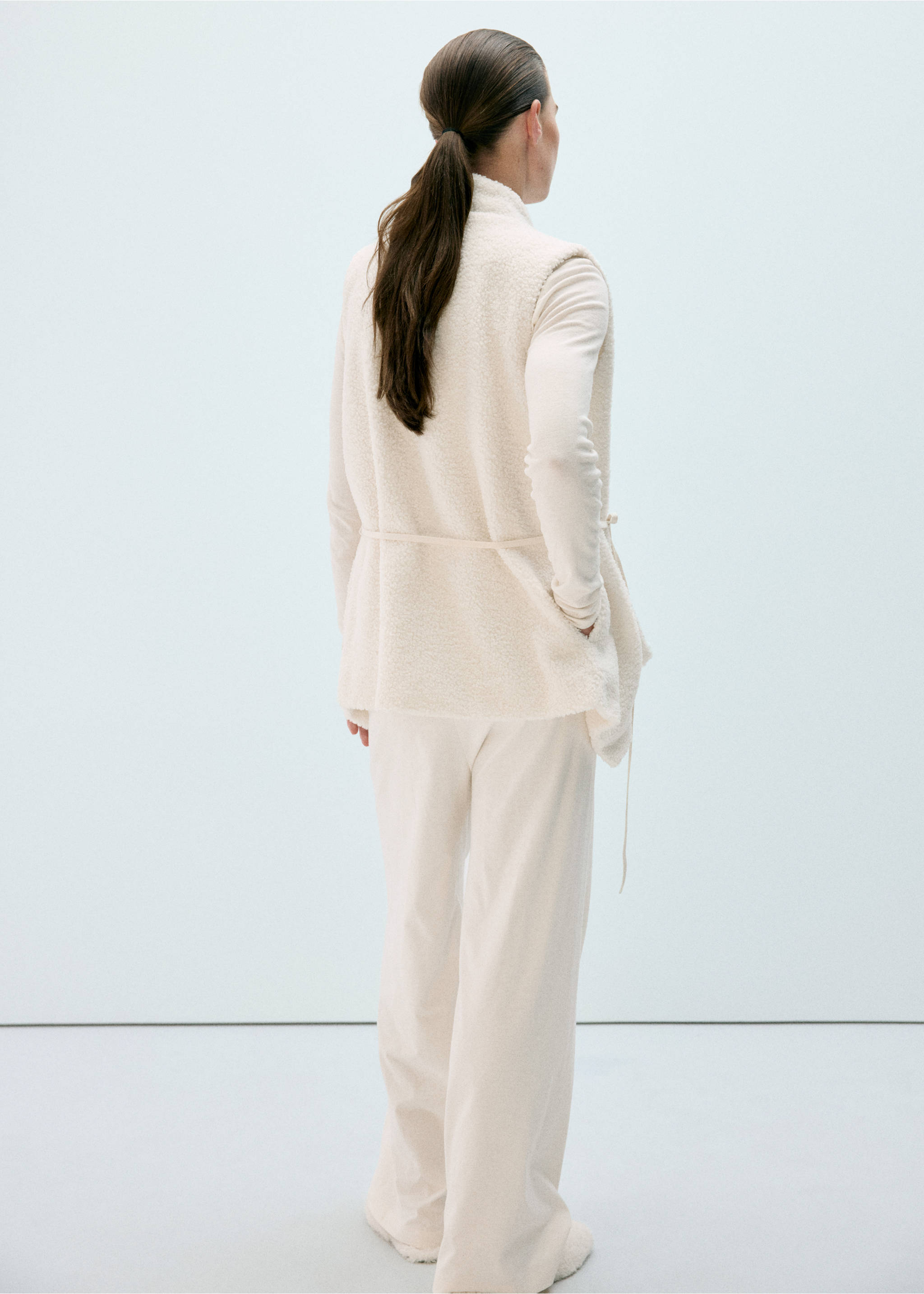Faux shearling wrap vest - Reverse of the article, Ivory White. Ref: 37072914-00.