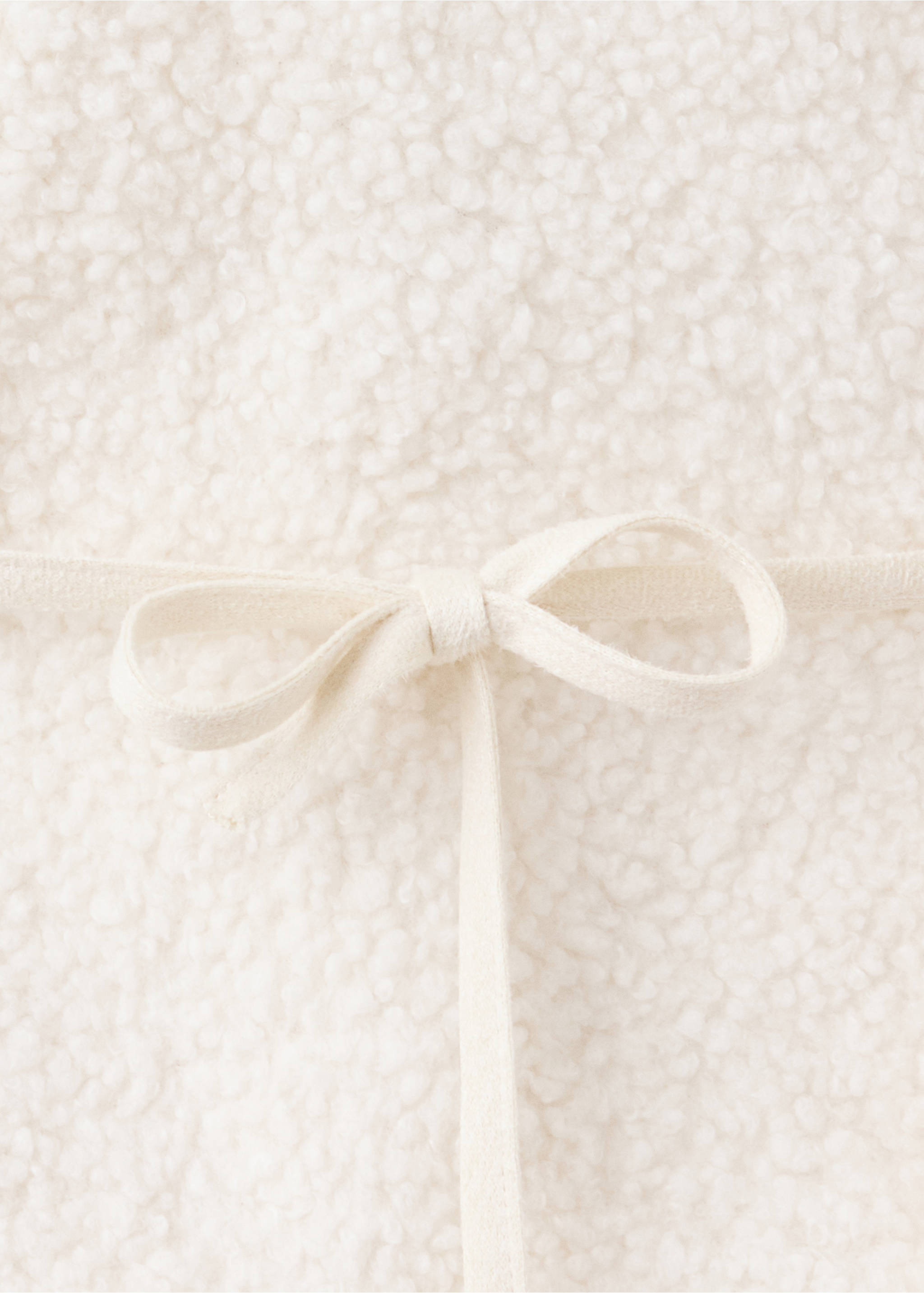 Faux shearling wrap vest - Details of the article 8, Ivory White. Ref: 37072914-00.