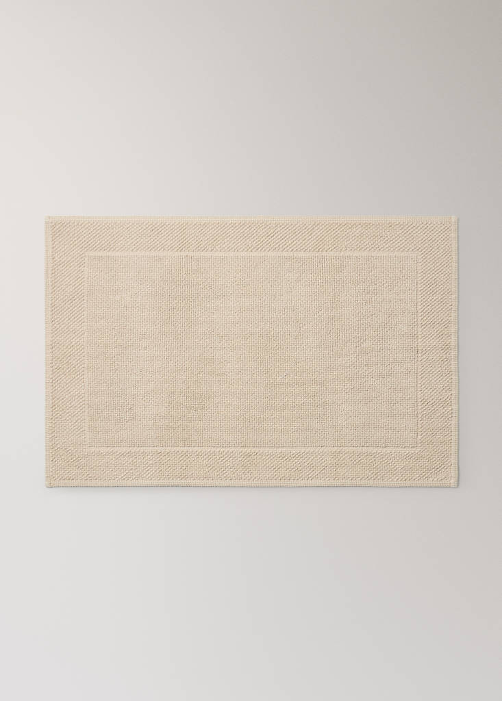 Garment-dyed cotton bath rug — Beige