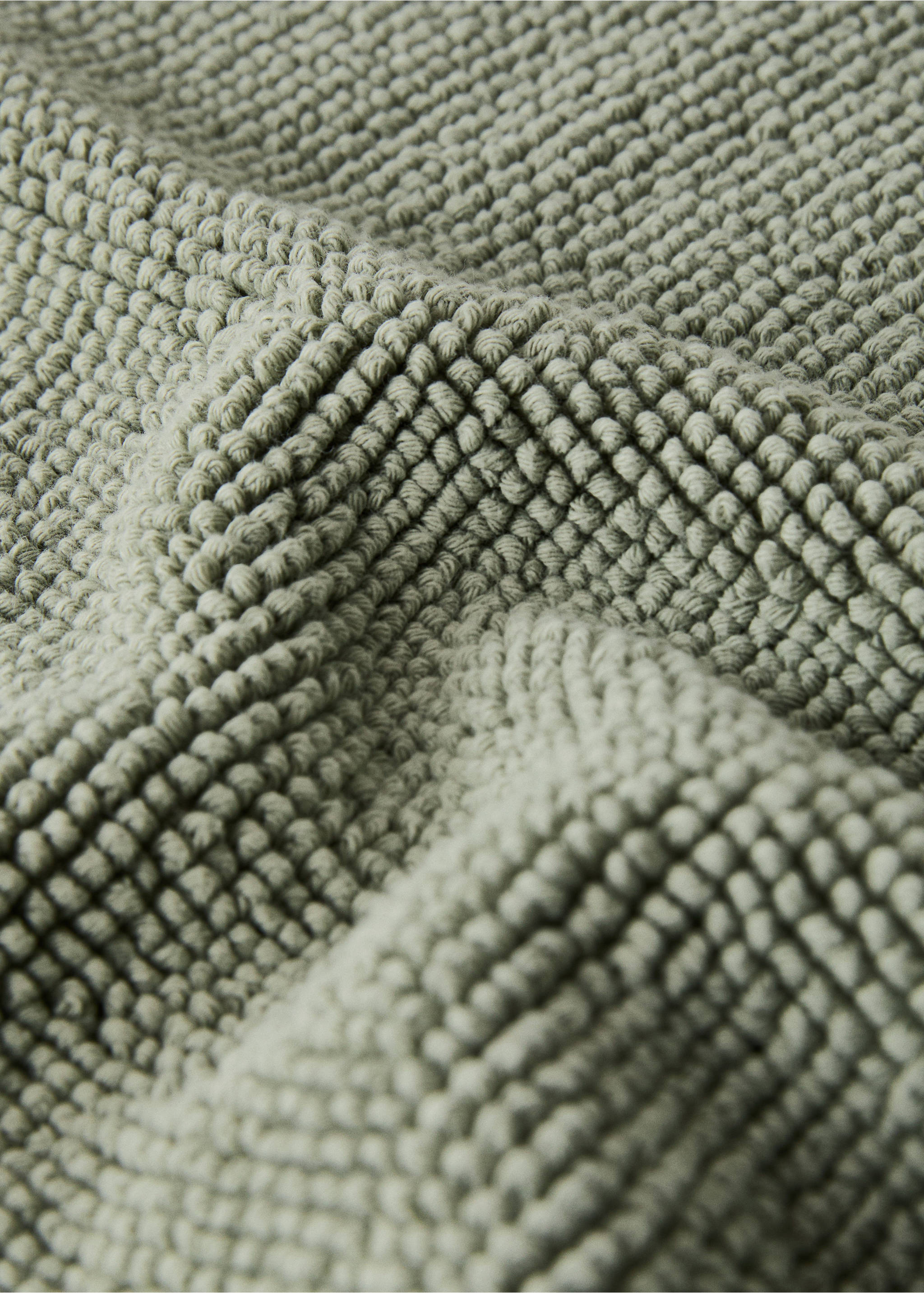 Garment-dyed cotton bath rug - Details of the article 1, Forest Green. Ref: 37072924-00.