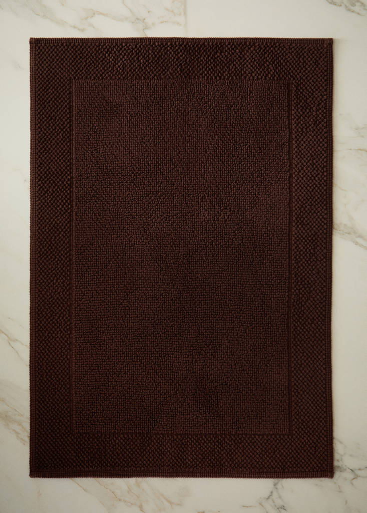 Garment-dyed cotton bath rug — Burgundy