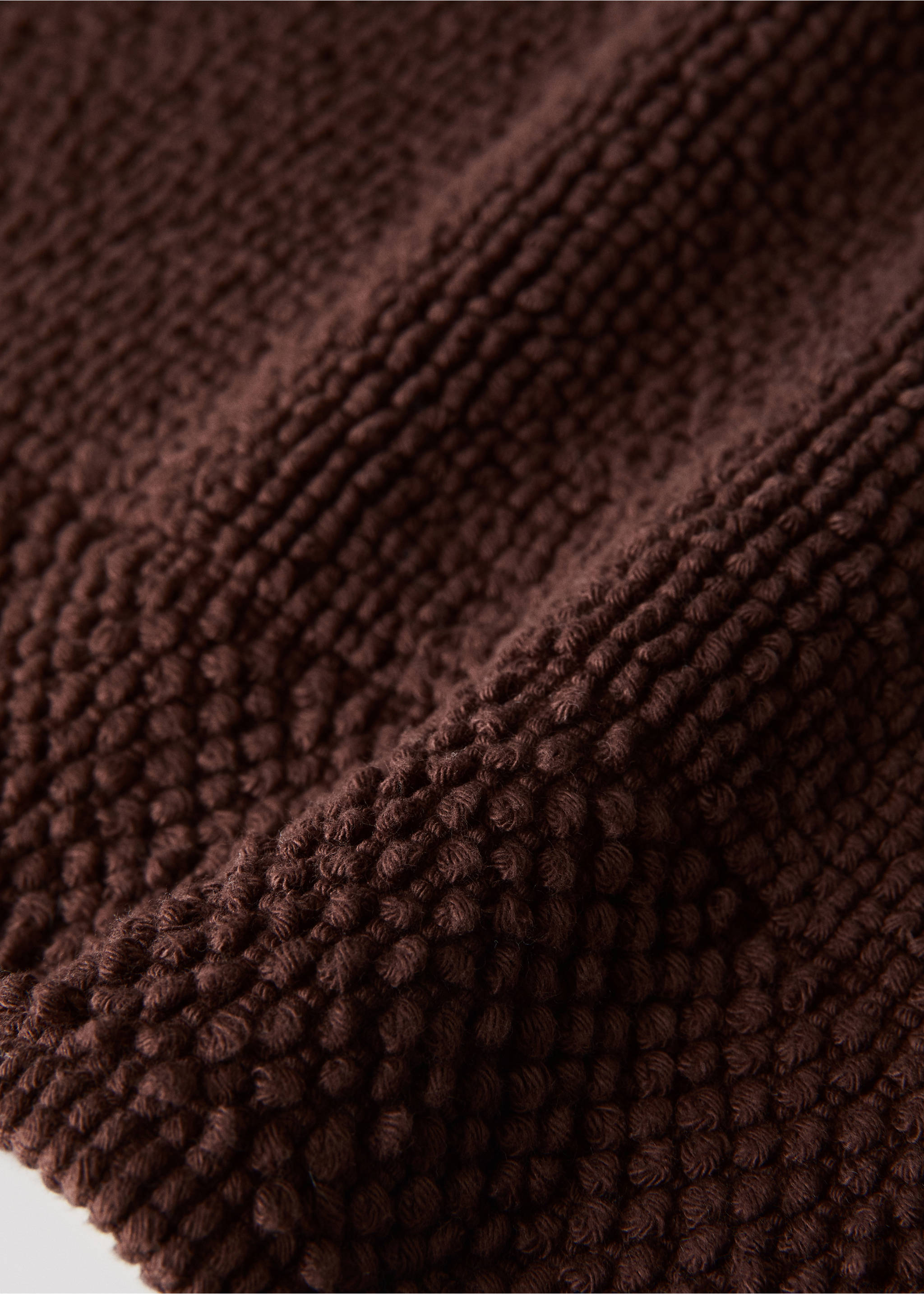 Garment-dyed cotton bath rug - Details of the article 1, Burgundy. Ref: 37072924-00.