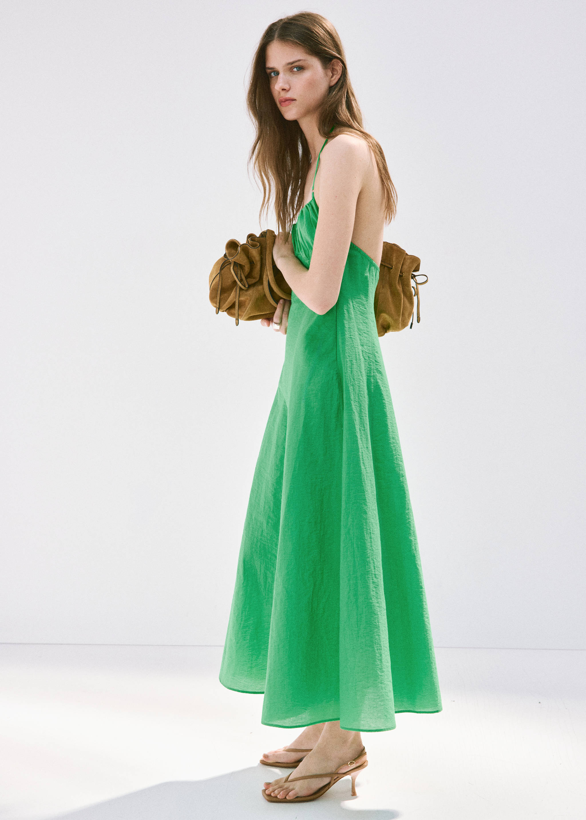 Vestido halter detalles fruncidos - Plano general
