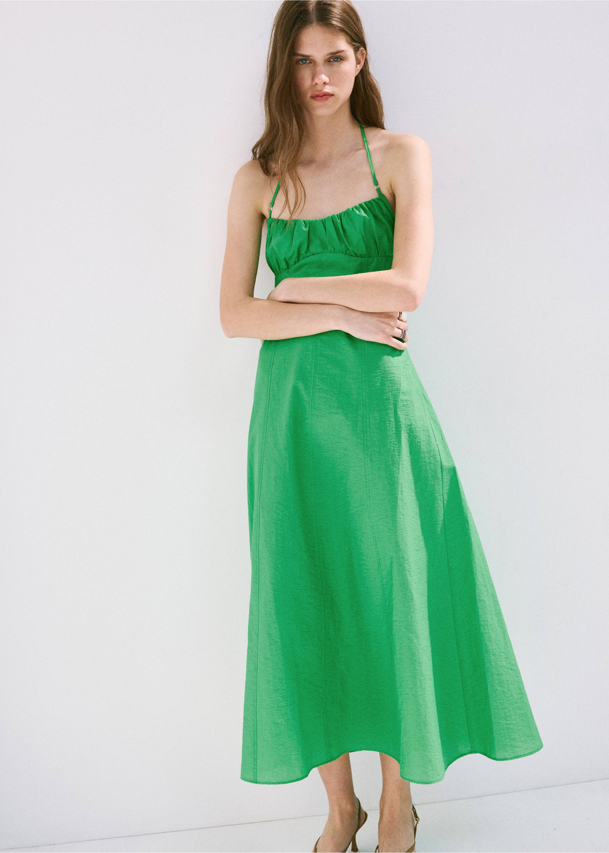 Halter-neck dress with ruffle details - Medium plane, Green. Ref: 37072934-00.