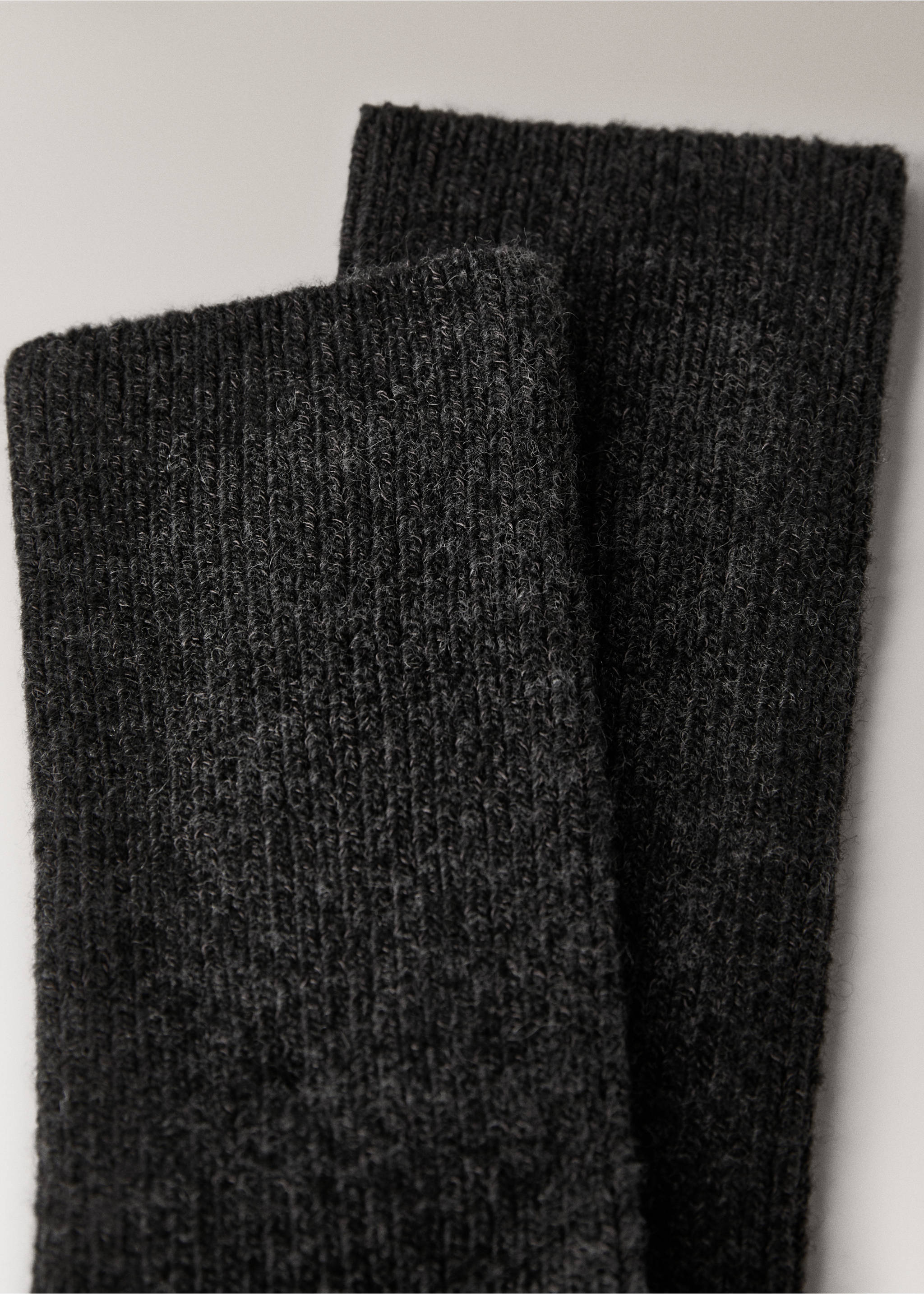 Ribbed socks - Details of the article 8, Charcoal. Ref: 37072935-00.