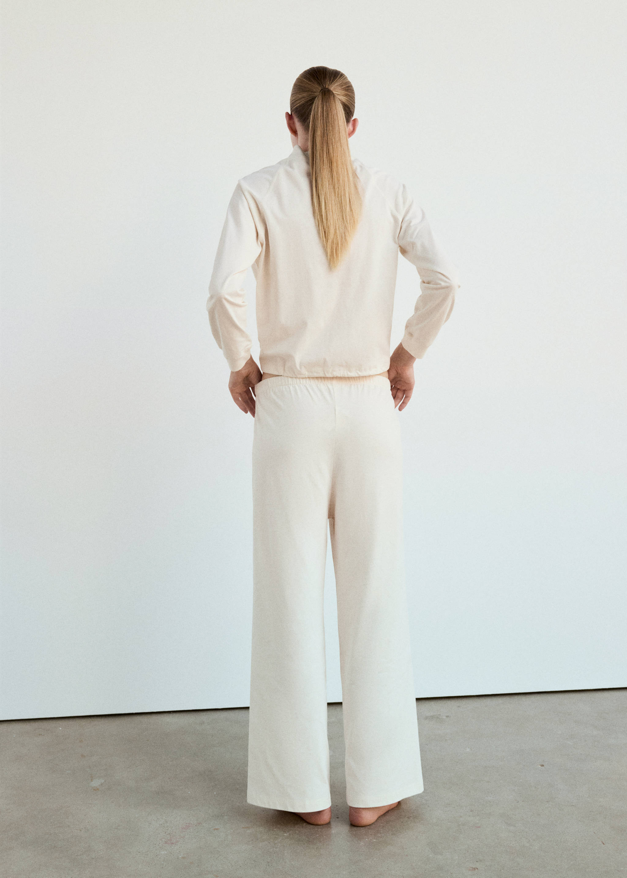 Straight cotton trousers with a soft finish - Reverse of the article