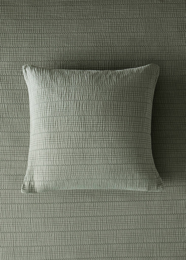 Garment-dyed cushion cover with hem 50x50 cm — Green