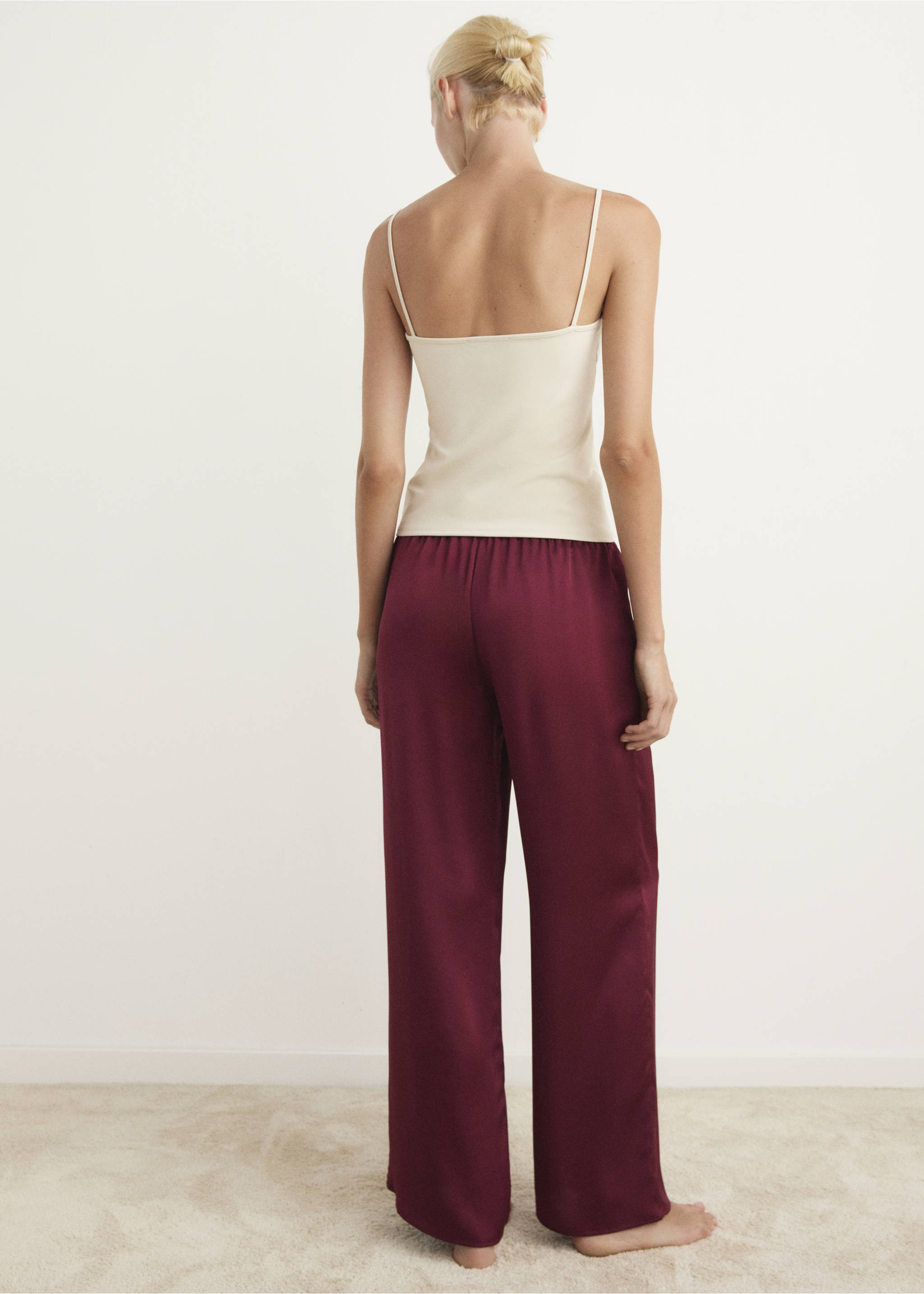 Satin long trousers - Reverse of the article, Red. Ref: 37072943-00.