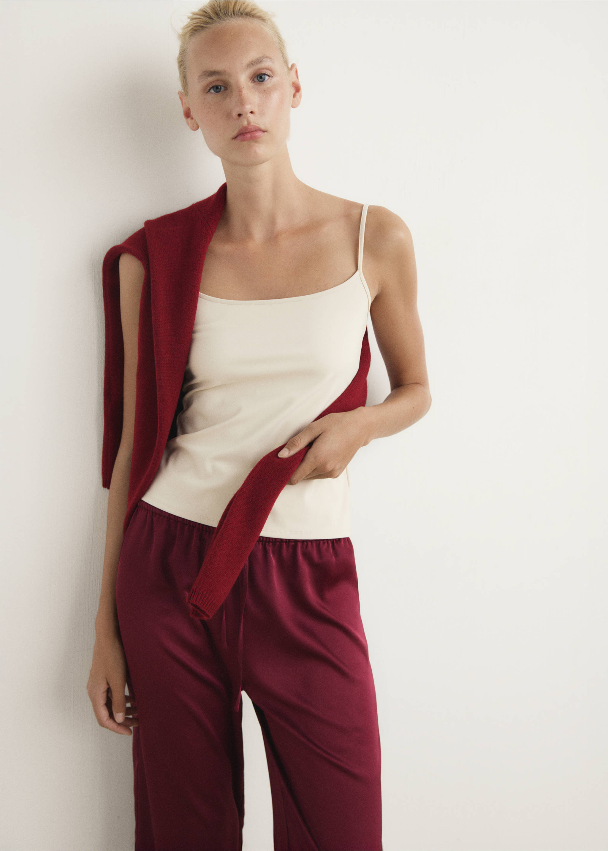 Satin long trousers - Details of the article 1, Red. Ref: 37072943-00.