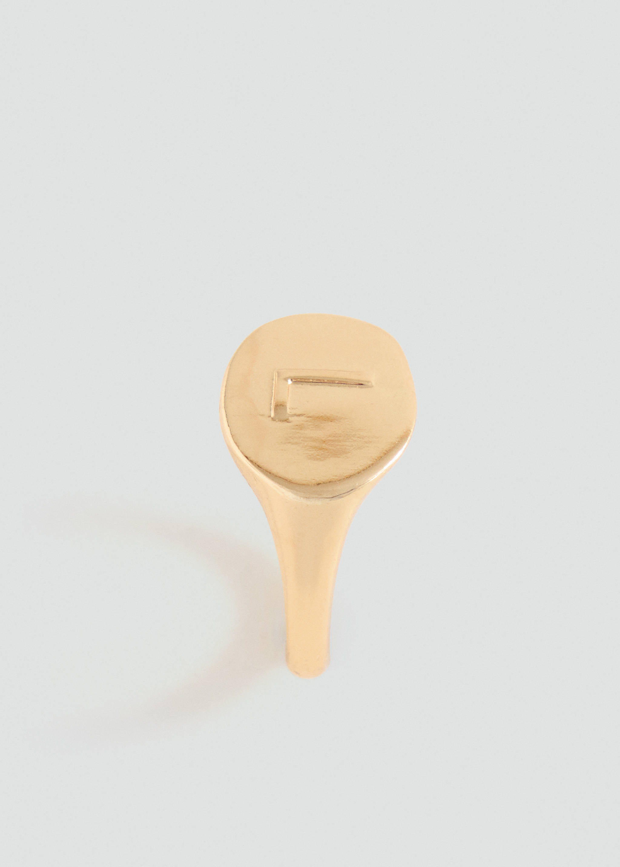 Signet ring with letter detail - Medium plane
