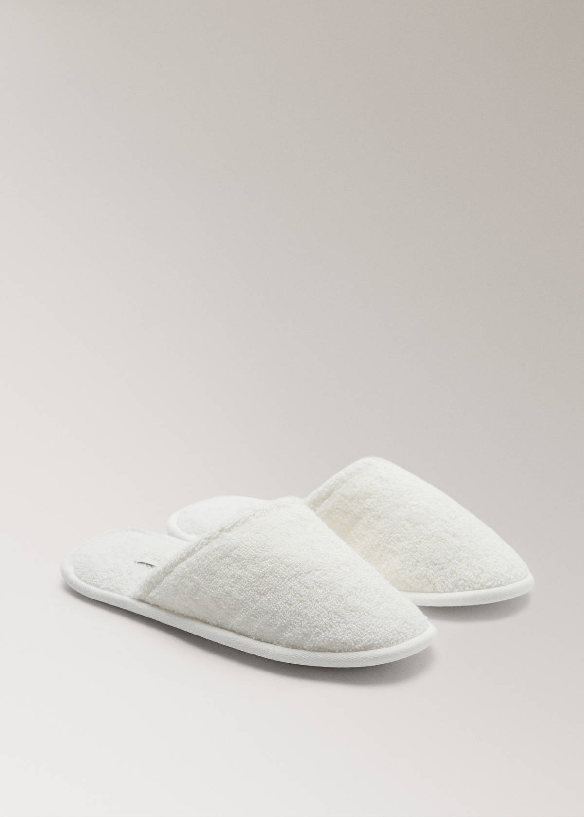 Round-toe terry slippers — White