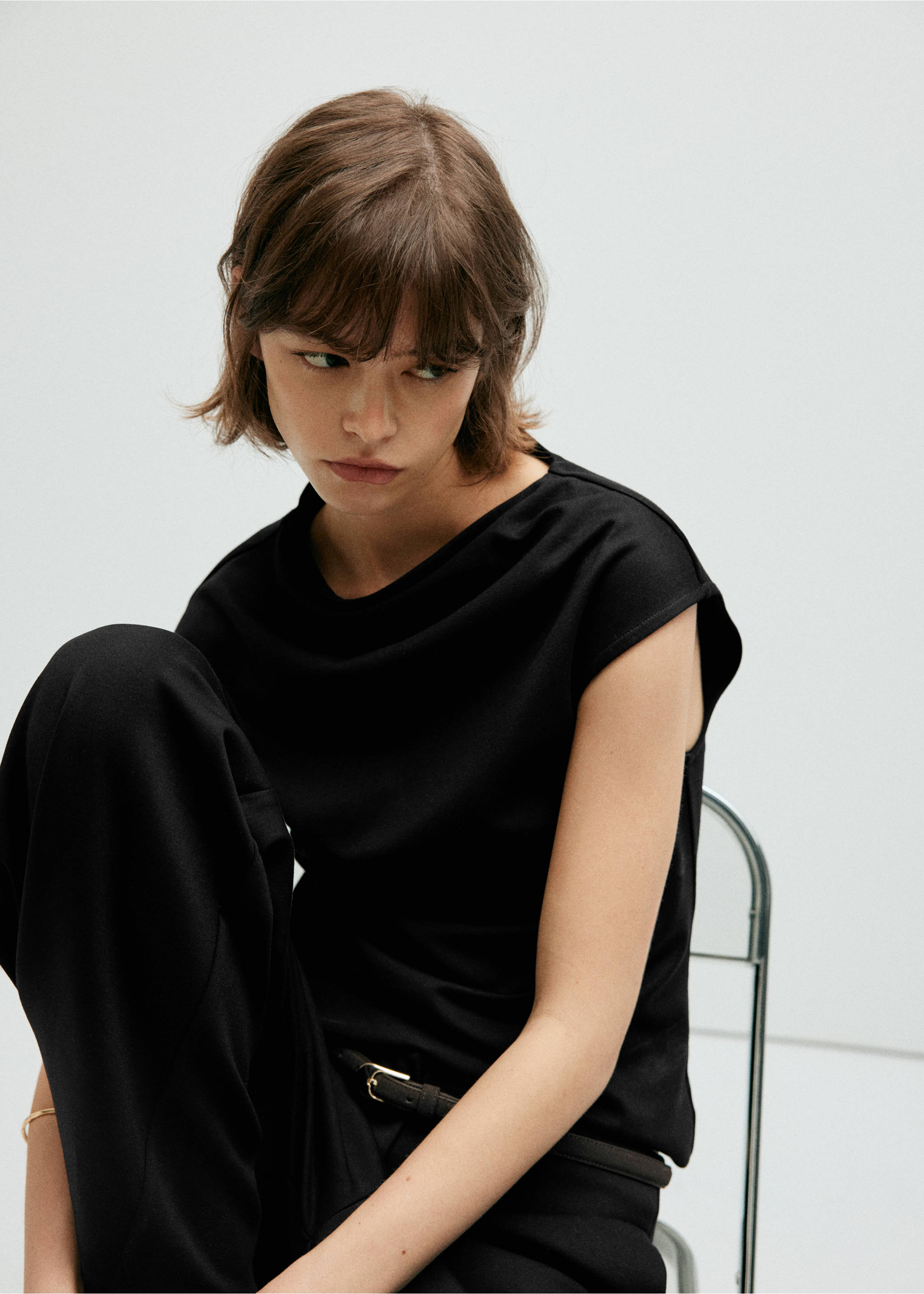 Asymmetrical draped top - Details of the article 1, Black. Ref: 37073275-00.