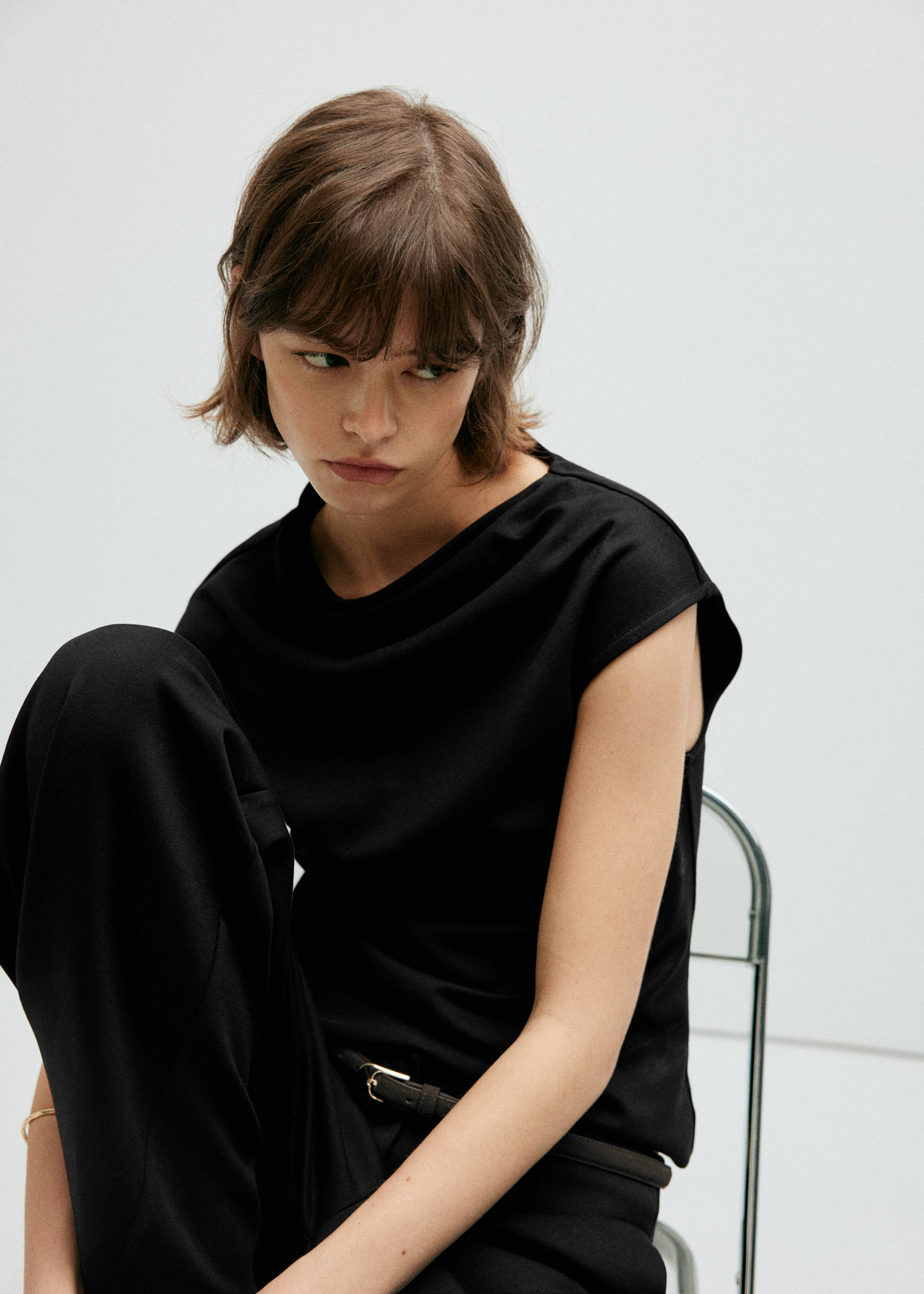 Asymmetrical draped top - Details of the article 1