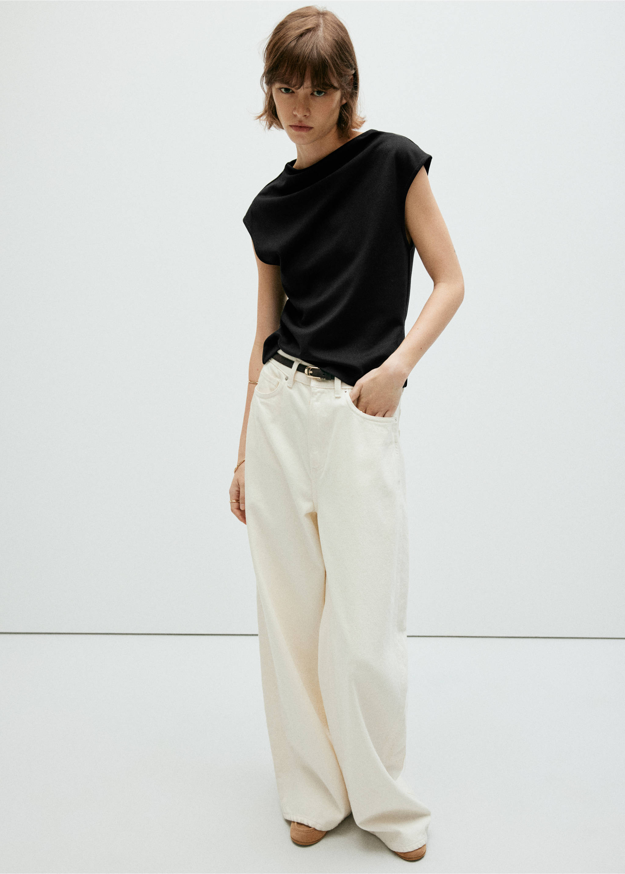 Asymmetrical draped top - Details of the article 4, Black. Ref: 37073275-00.