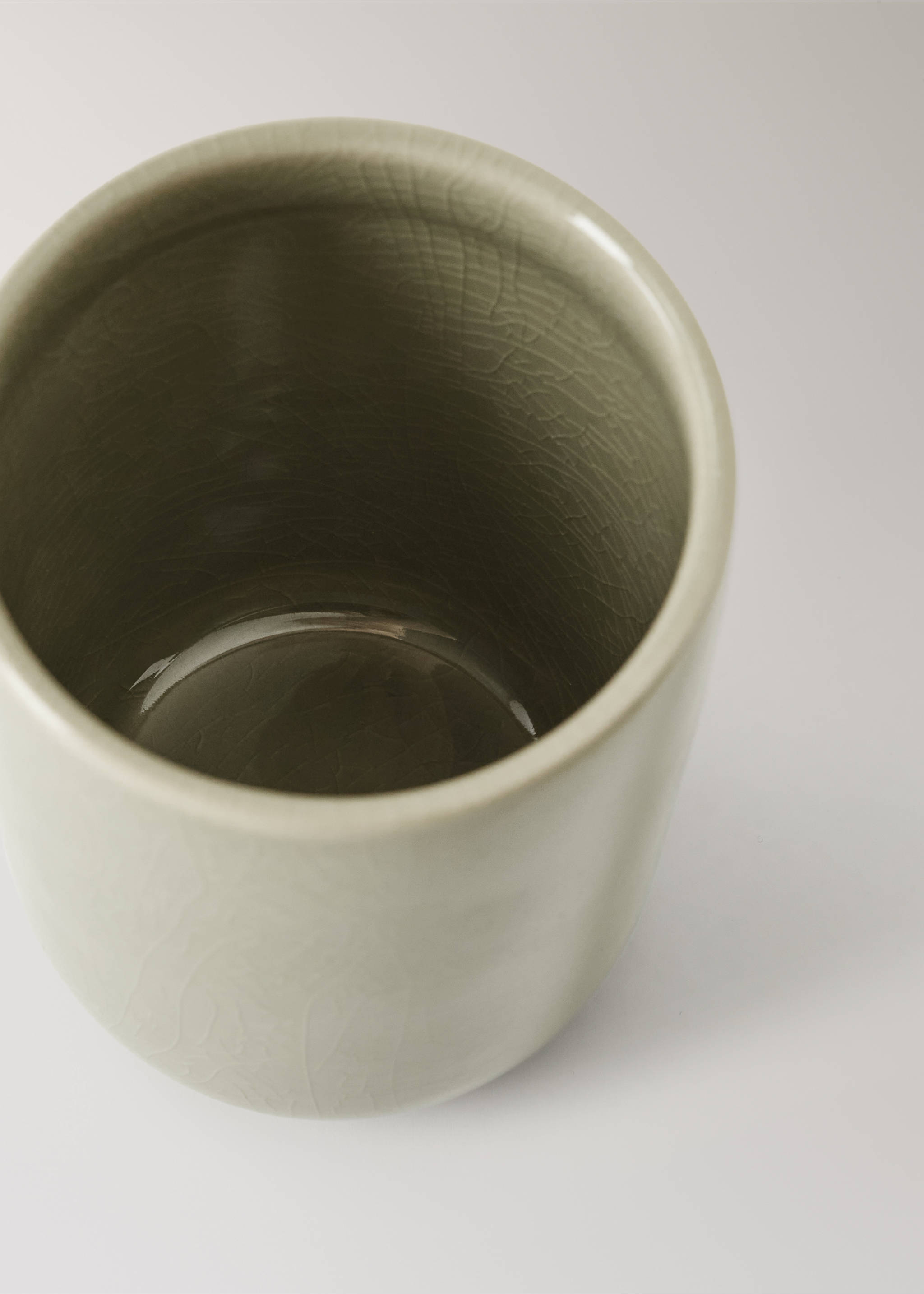 Crackled ceramic toothbrush cup - Details of the article 2, Pastel Green. Ref: 37073284-00.