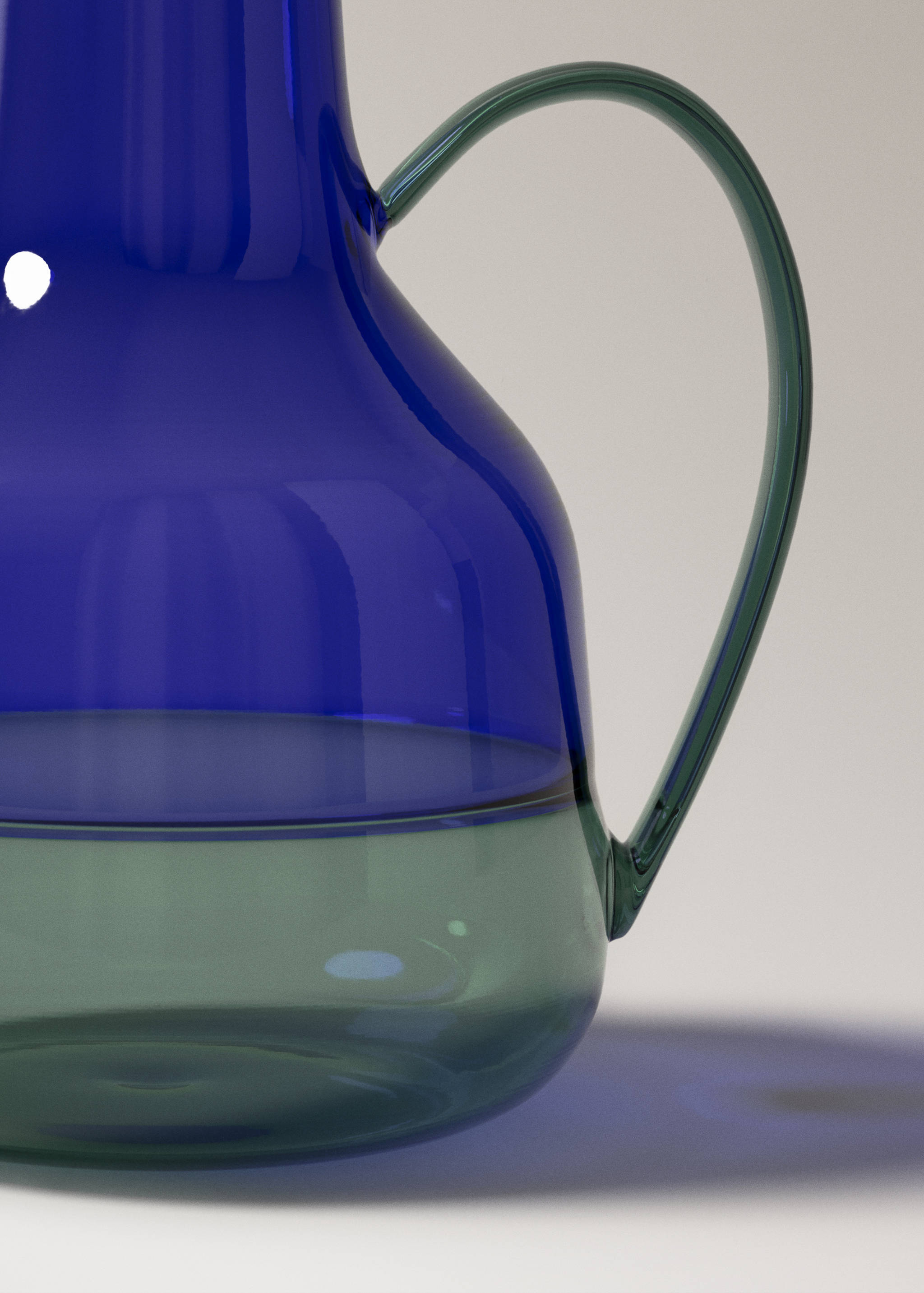 Bicolour glass vase - Details of the article 1