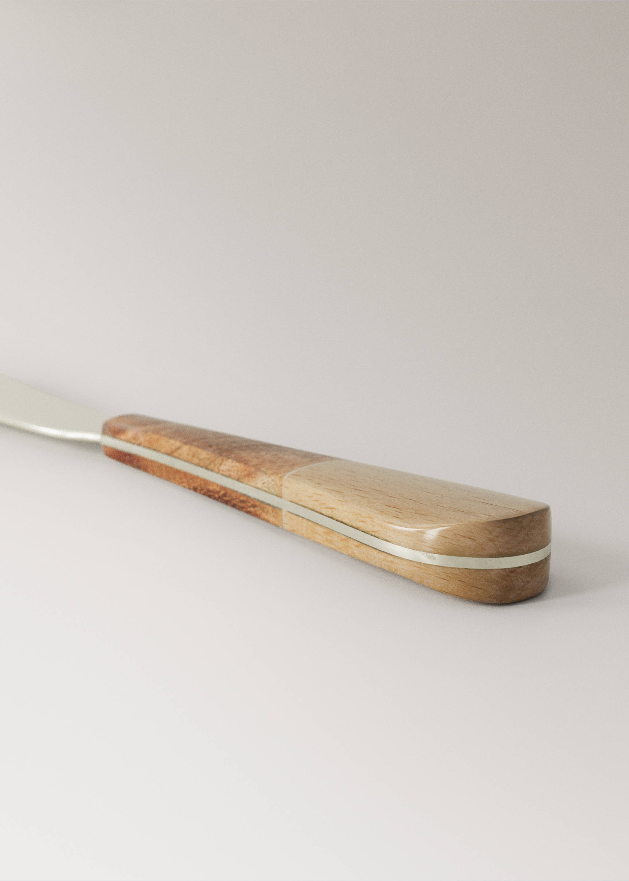 Stainless steel butter knife - Details of the article 2, Ecru. Ref: 37073295-00.