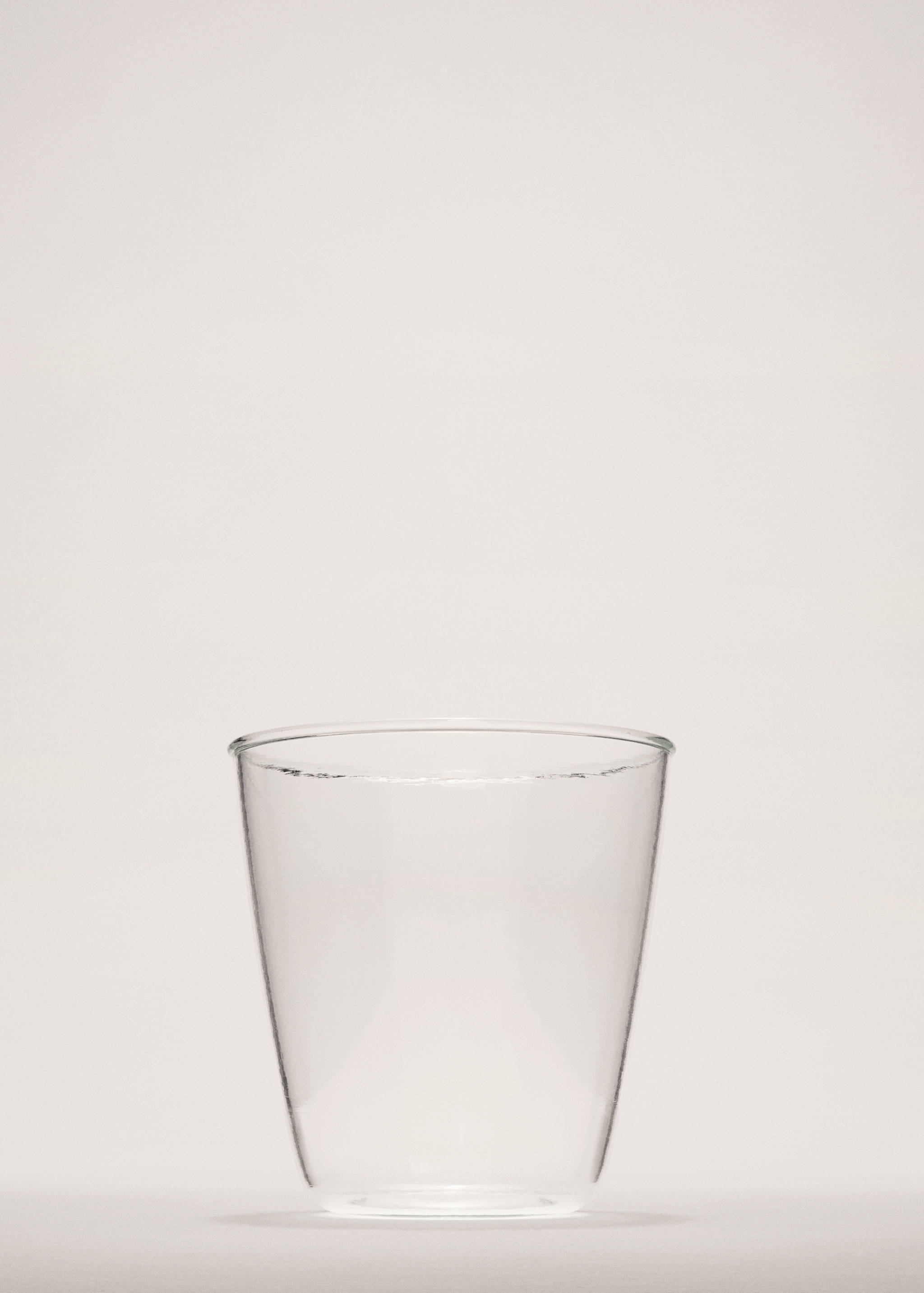 Clear glass vase - General plane
