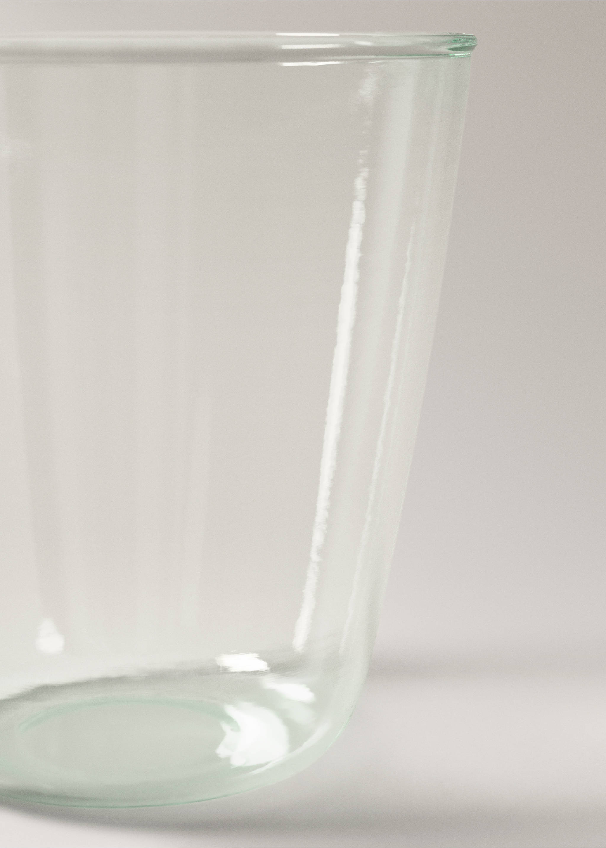 Clear glass vase - Details of the article 2, Black. Ref: 37073297-00.