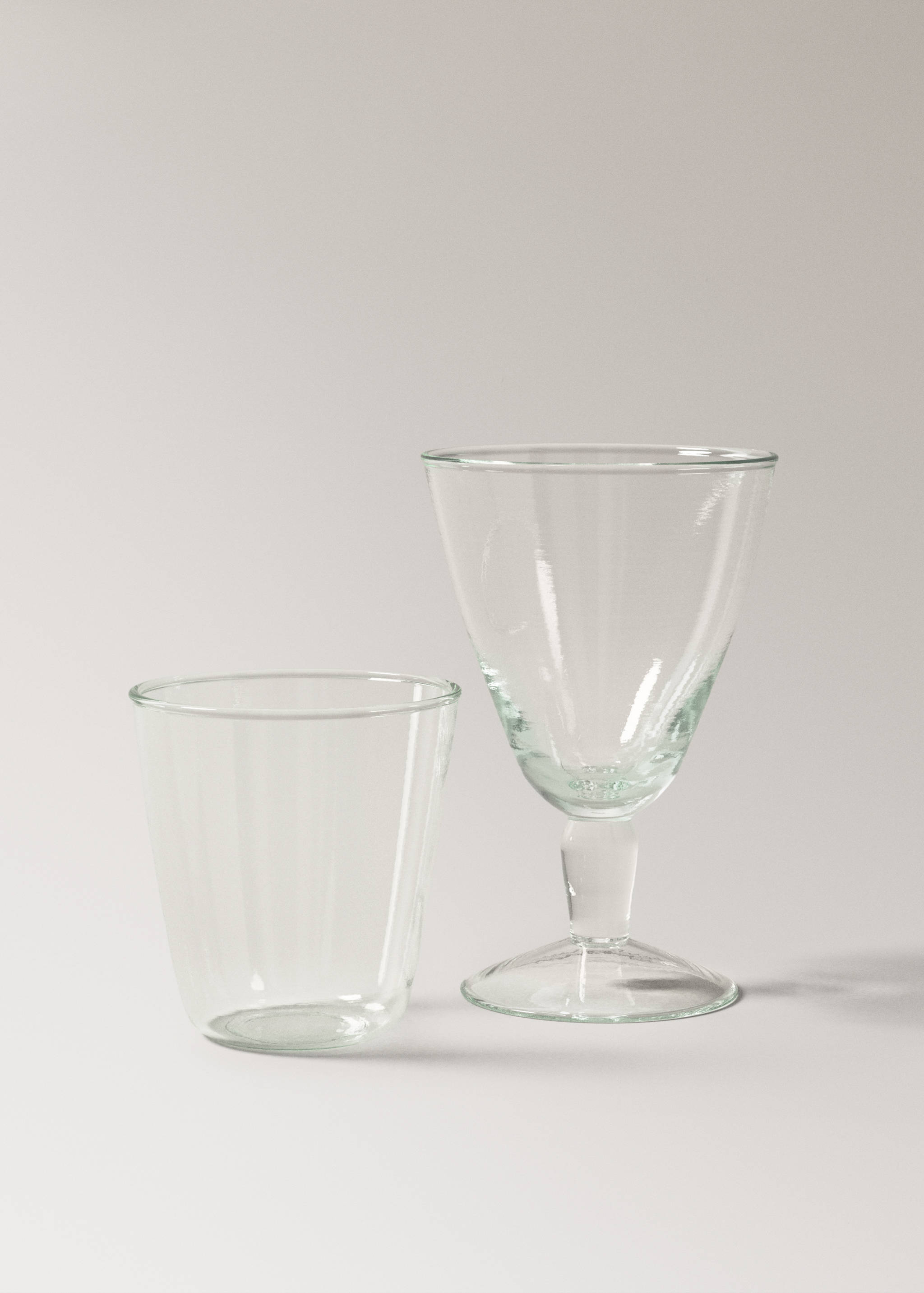 Clear glass vase - Details of the article 3