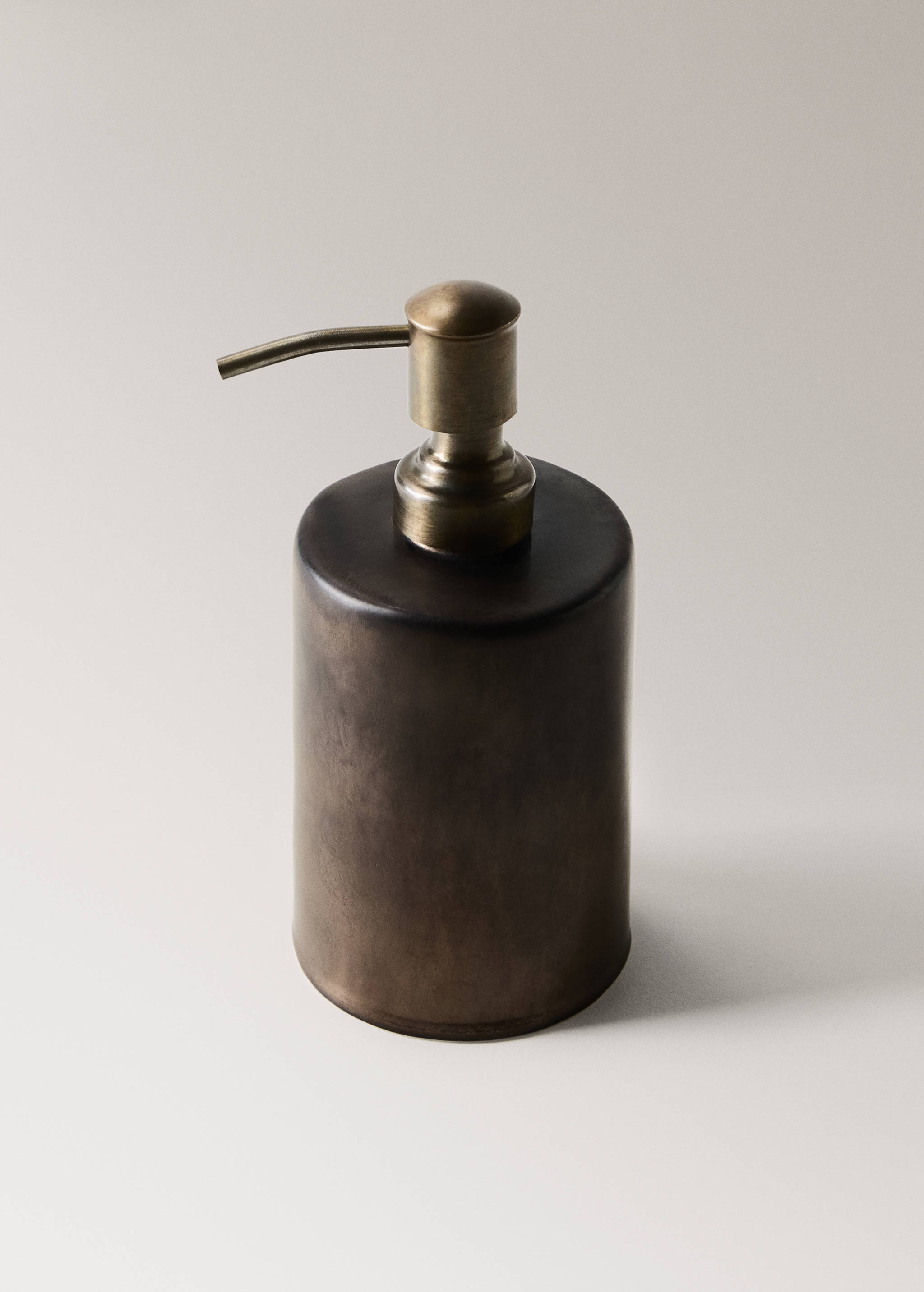 Ceramic soap dispenser - Details of the article 1