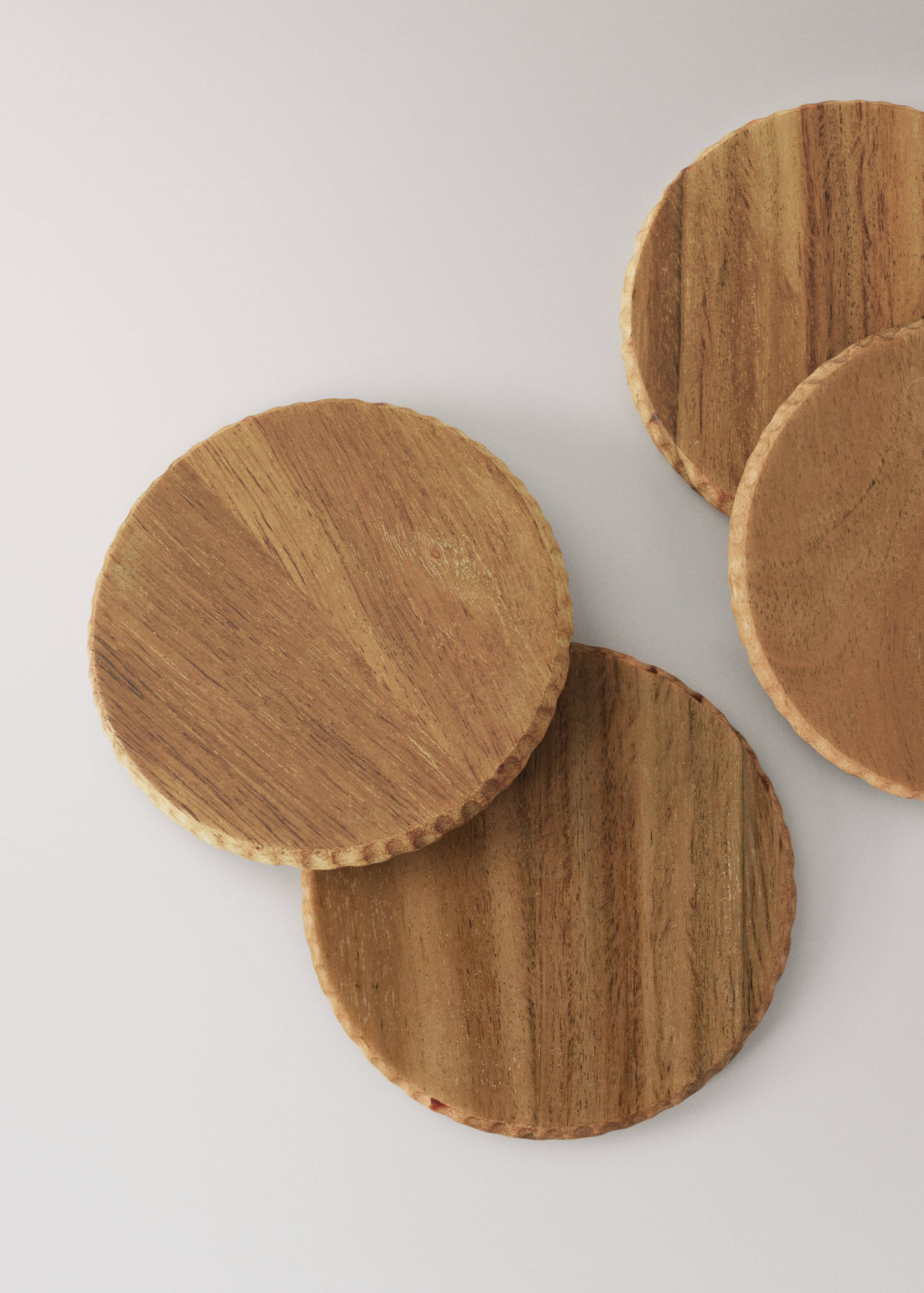 Wooden coaster set with cut-out detail on the side - Details of the article 2