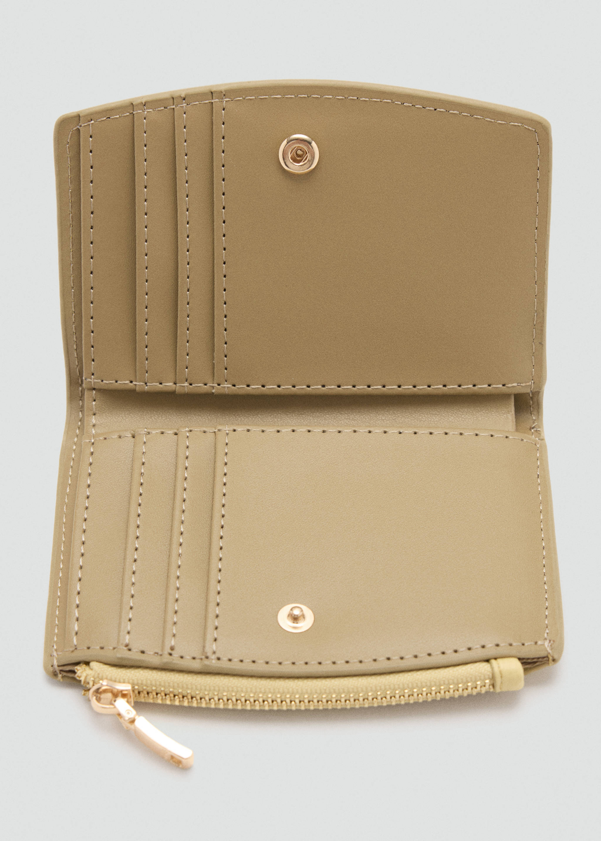 Wallet with button flap - Details of the article 1