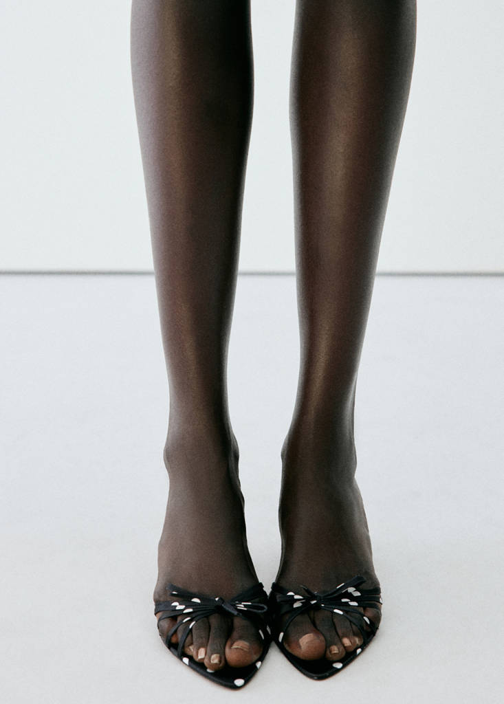 Polka dot heeled sandals with bow — Black