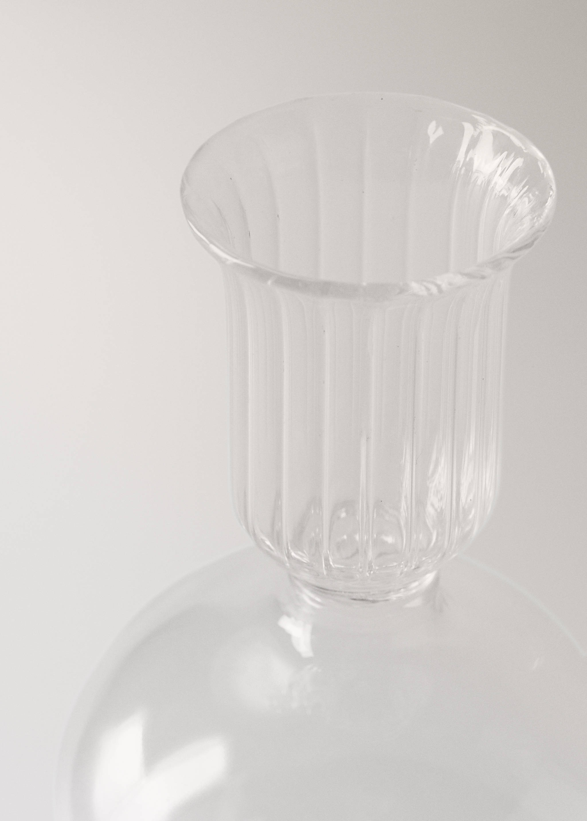 Borosilicate candelabra in a low form - Details of the article 1