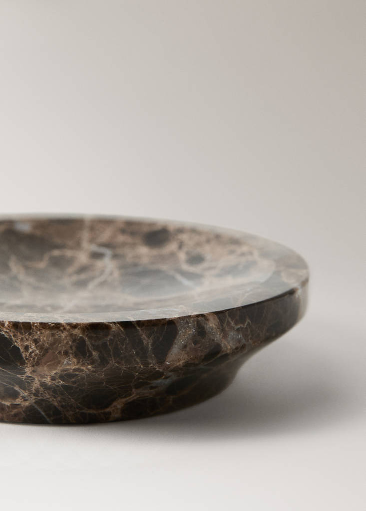 Marble-effect soap dish — Brown