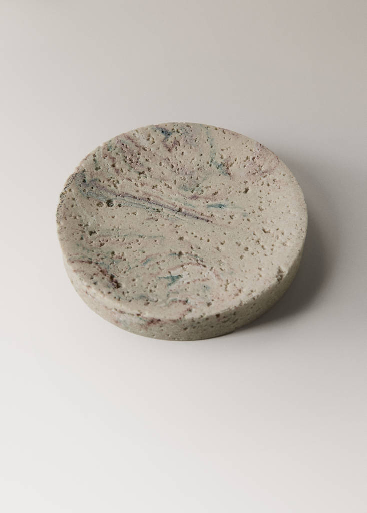 Travertine-effect resin soap dish — Sand