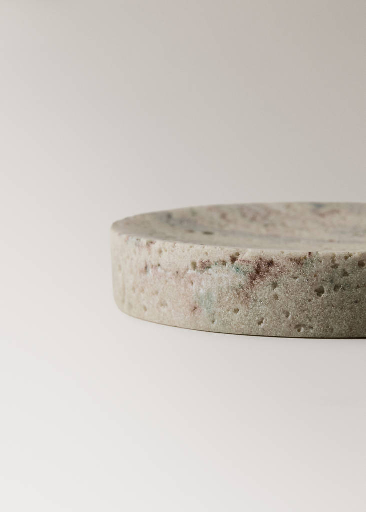 Travertine-effect resin soap dish — Sand