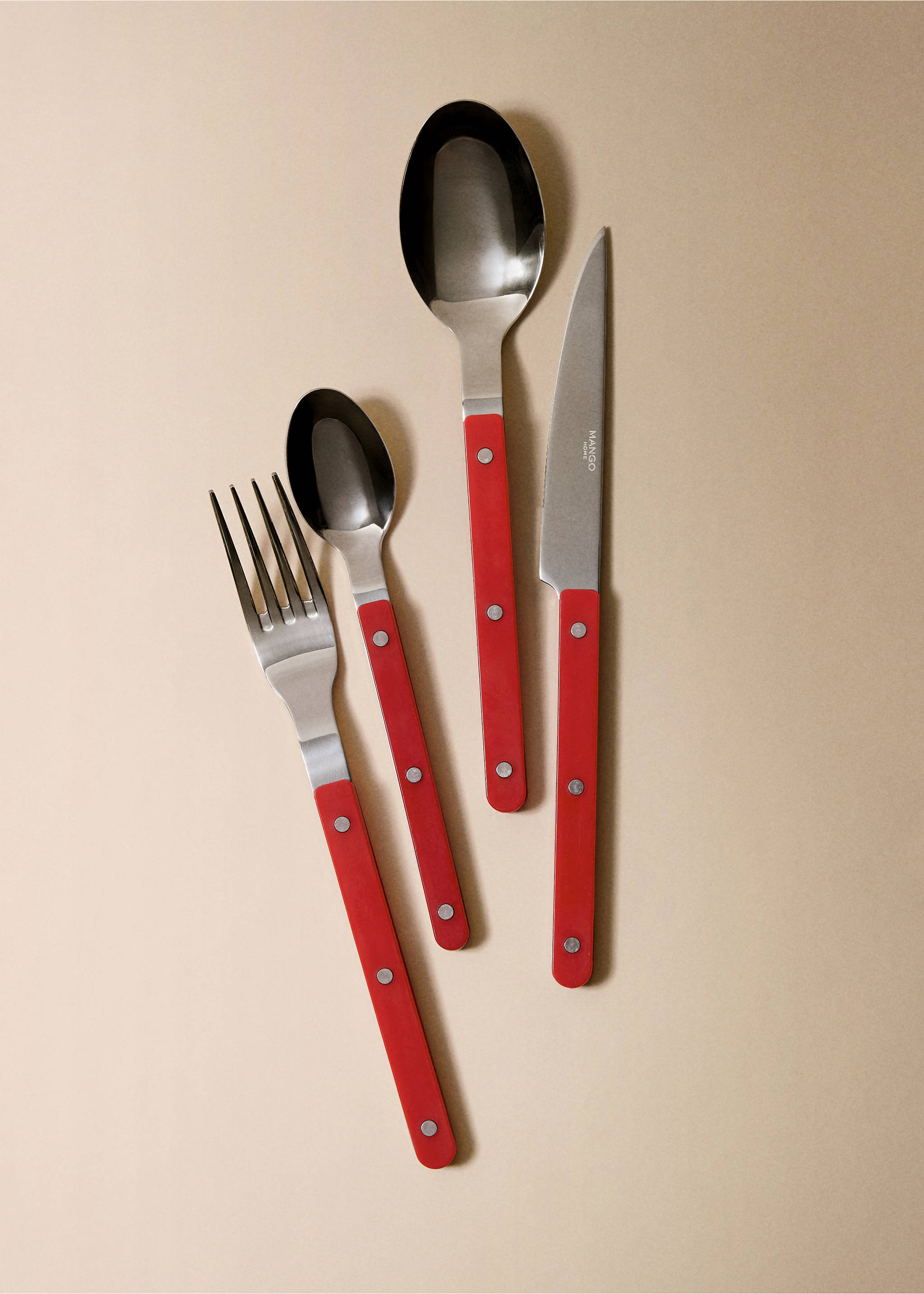 Stainless steel cutlery set with resin handles - General plane, Red. Ref: 37073868-00.