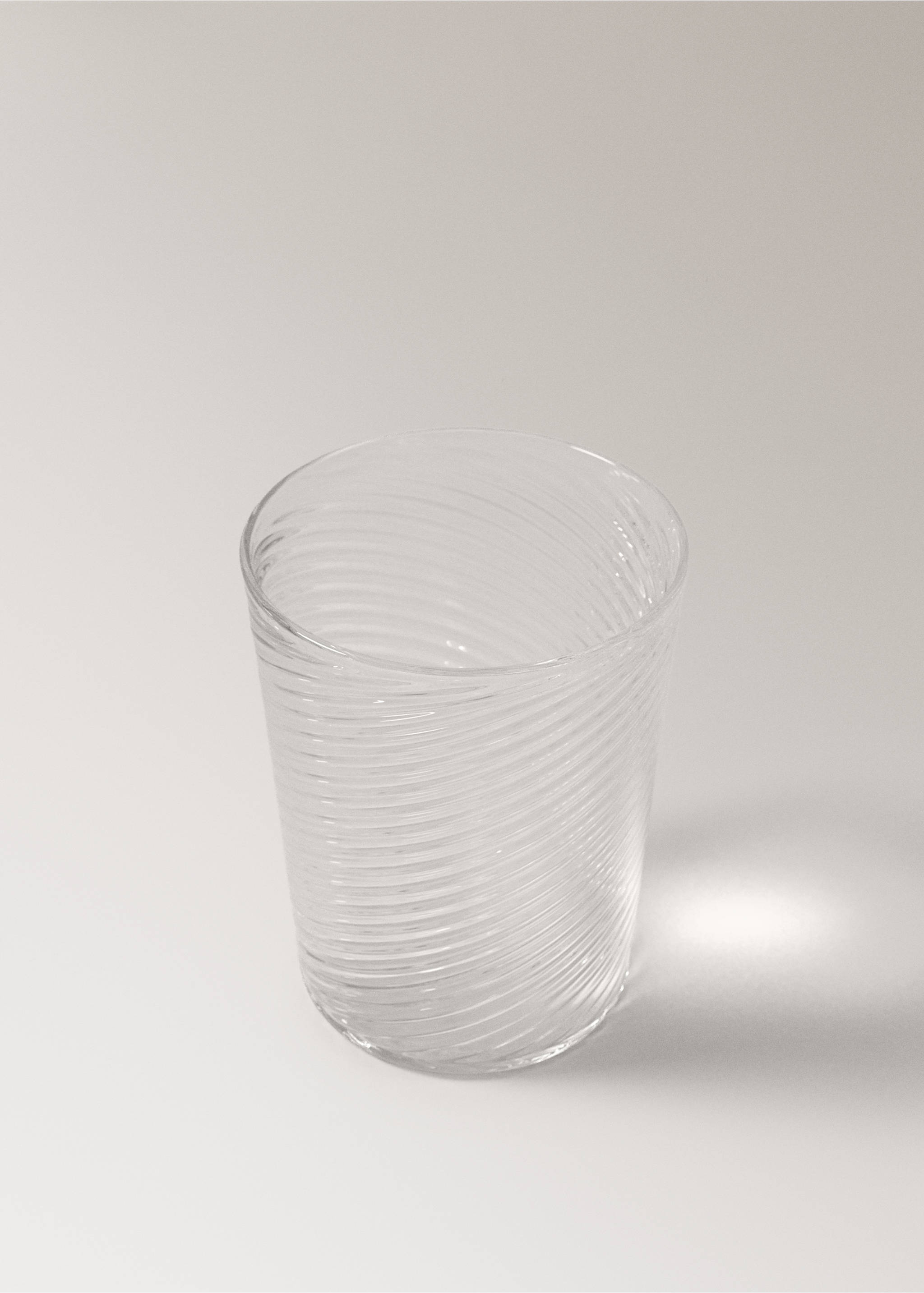 Small embossed borosilicate tumbler - Details of the article 2, Ice Grey. Ref: 37073874-00.