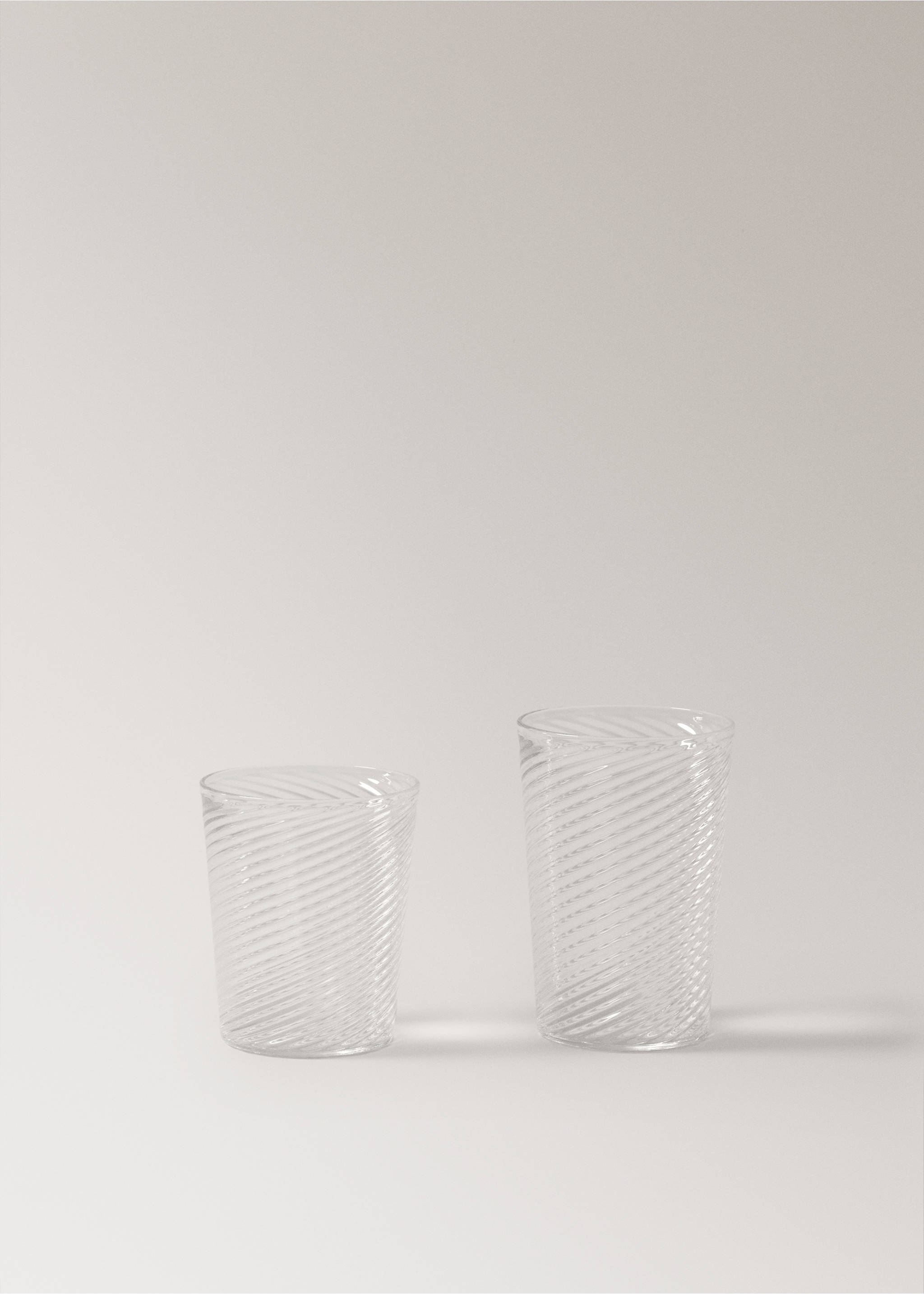 Small embossed borosilicate tumbler - Details of the article 4, Ice Grey. Ref: 37073874-00.
