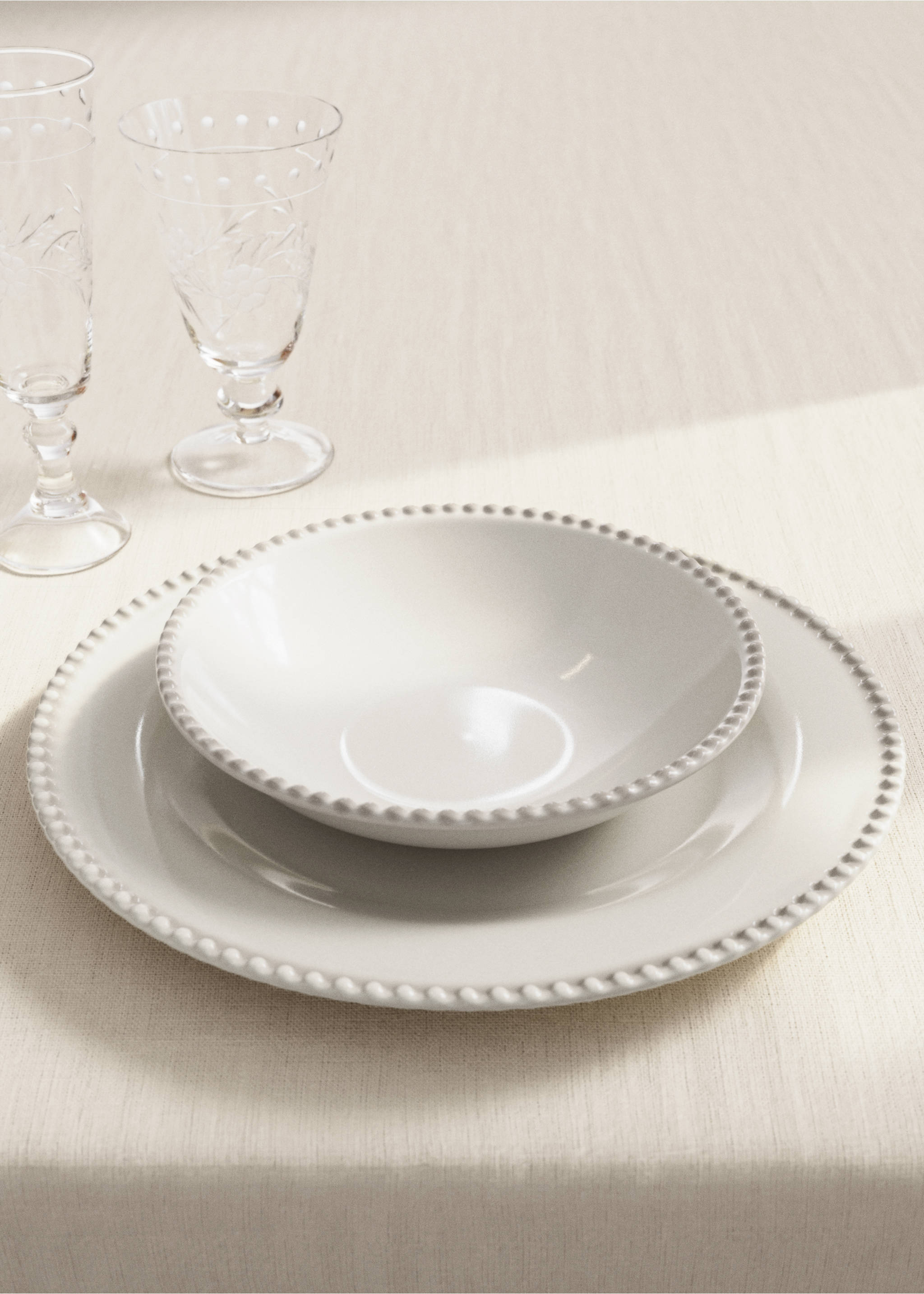 Decorative stoneware deep plate - General plane, White. Ref: 37073879-00.