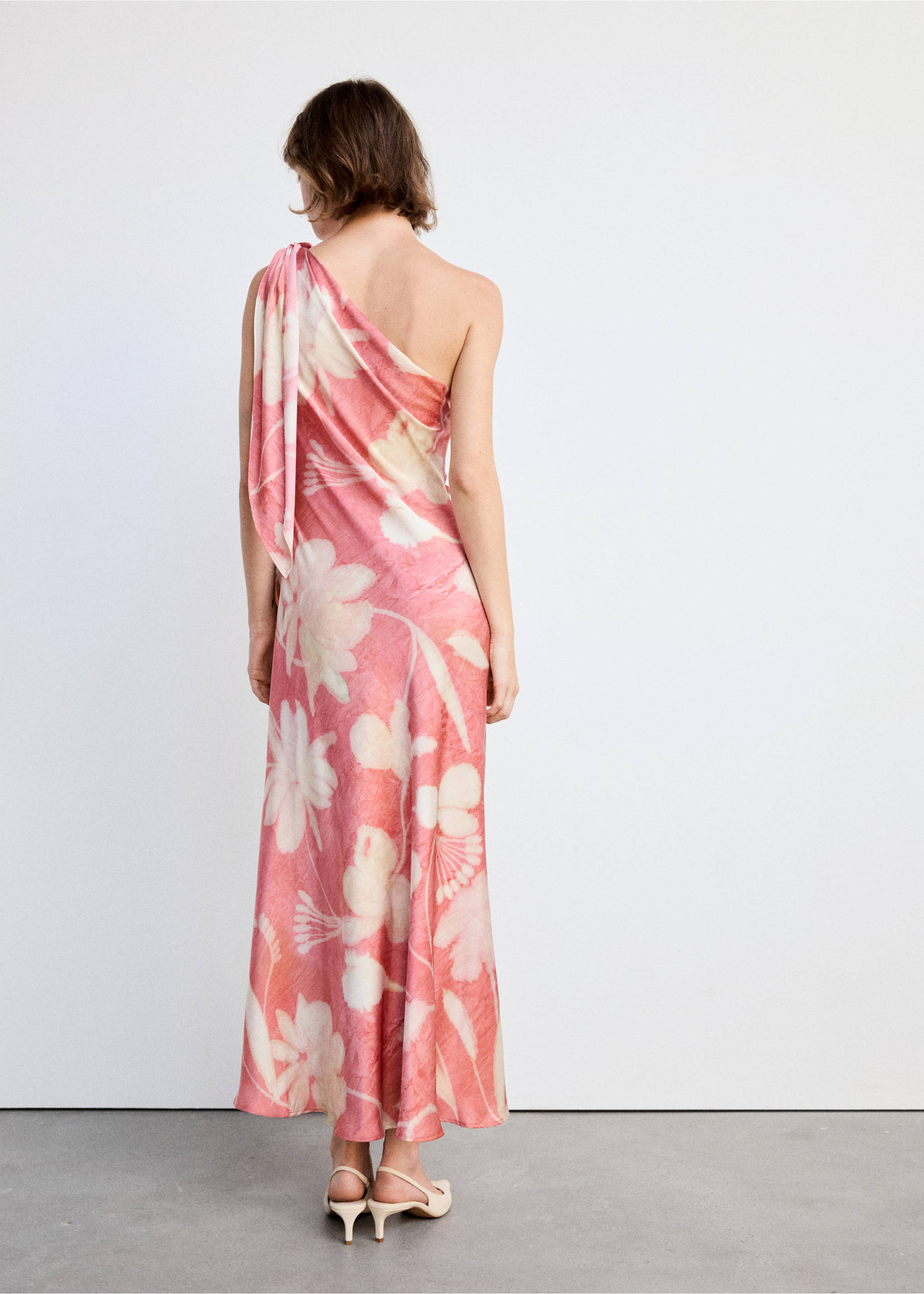 Vestit asimètric amb estampat floral - Revers de l'article, Rosa. Ref: 37073894-01.
